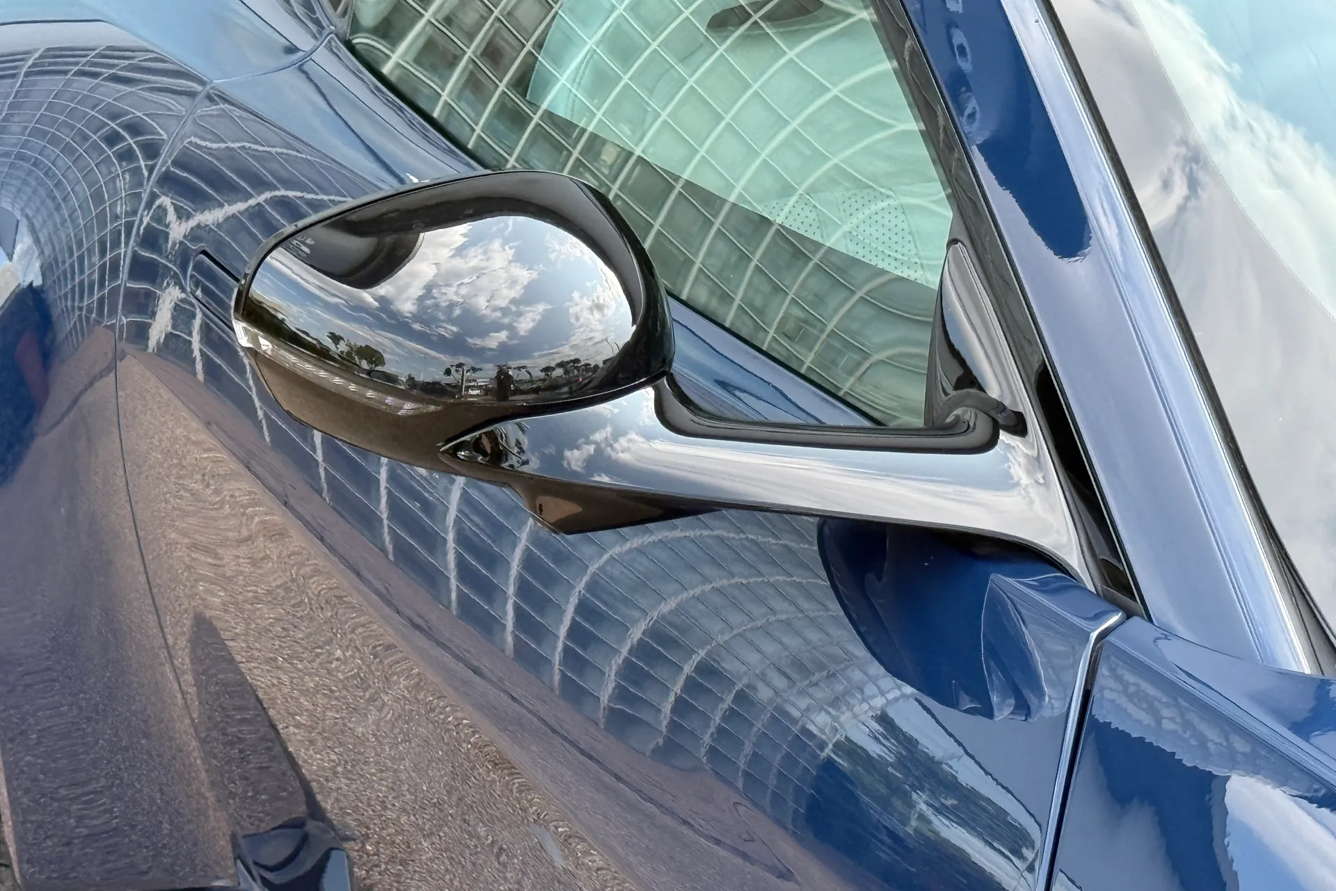 Aston Martin Vantage thumbnail image number 11