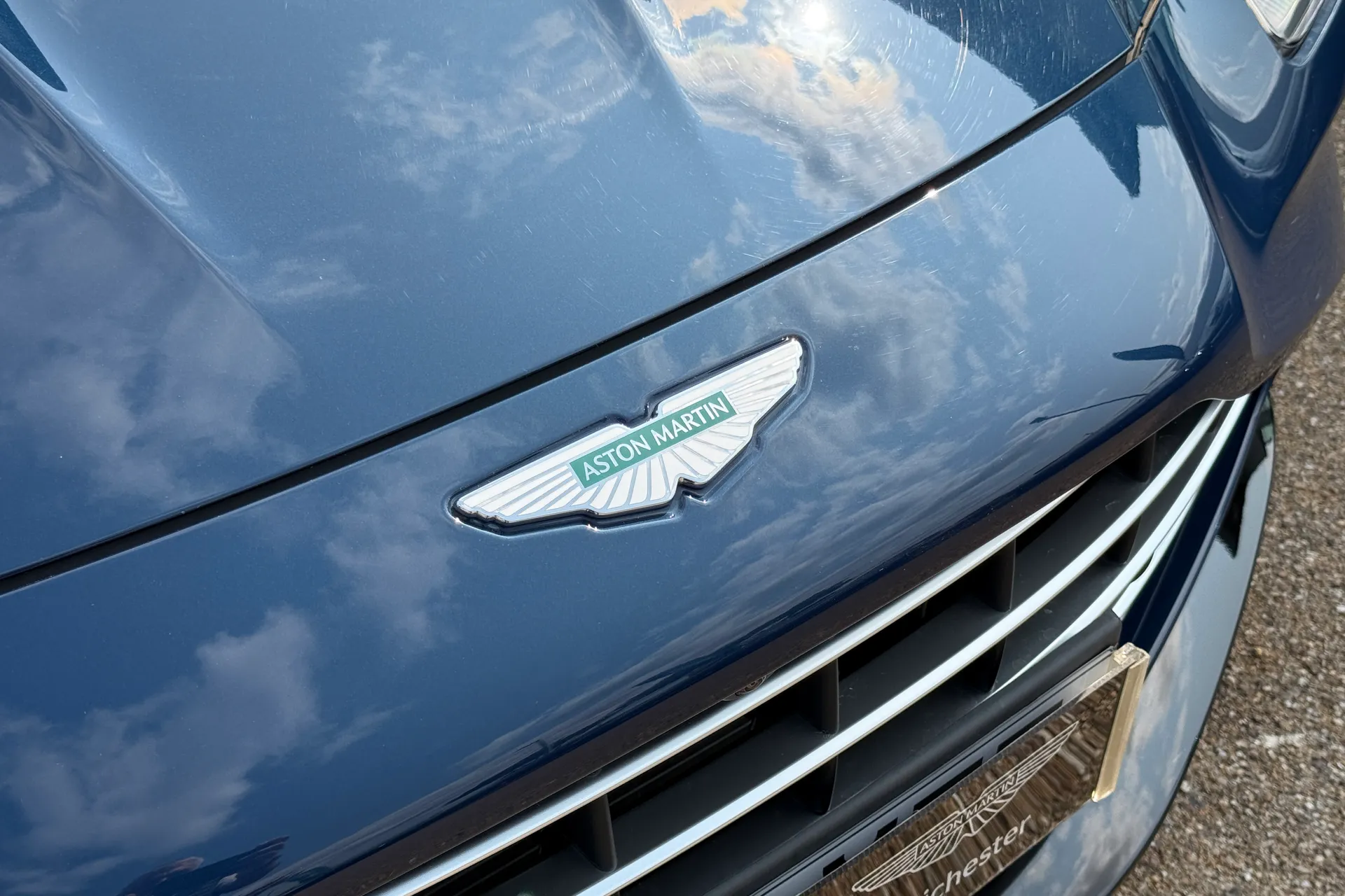 Aston Martin Vantage thumbnail image number 54