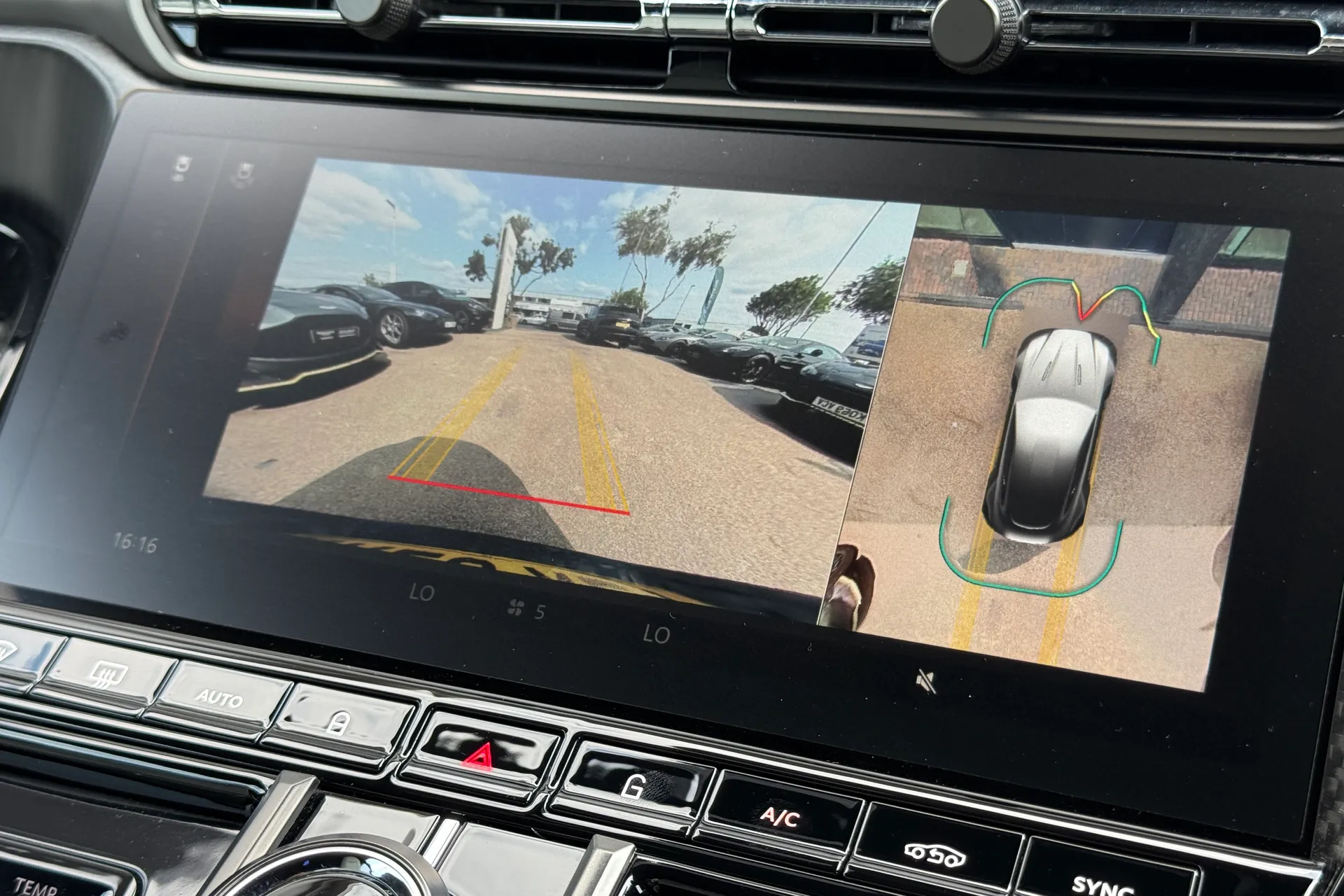 Aston Martin Vantage thumbnail image number 40