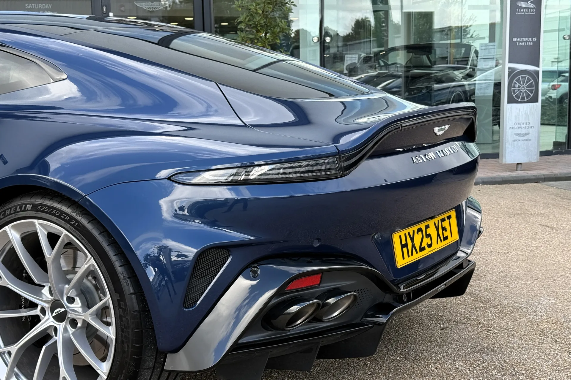 Aston Martin Vantage thumbnail image number 58