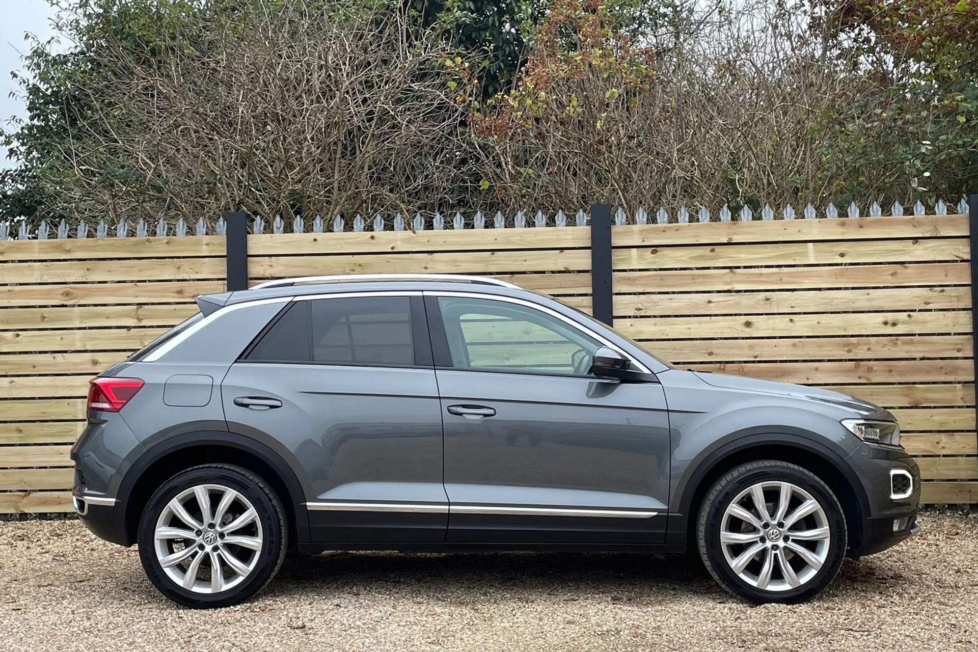 VOLKSWAGEN T-ROC thumbnail image number 2