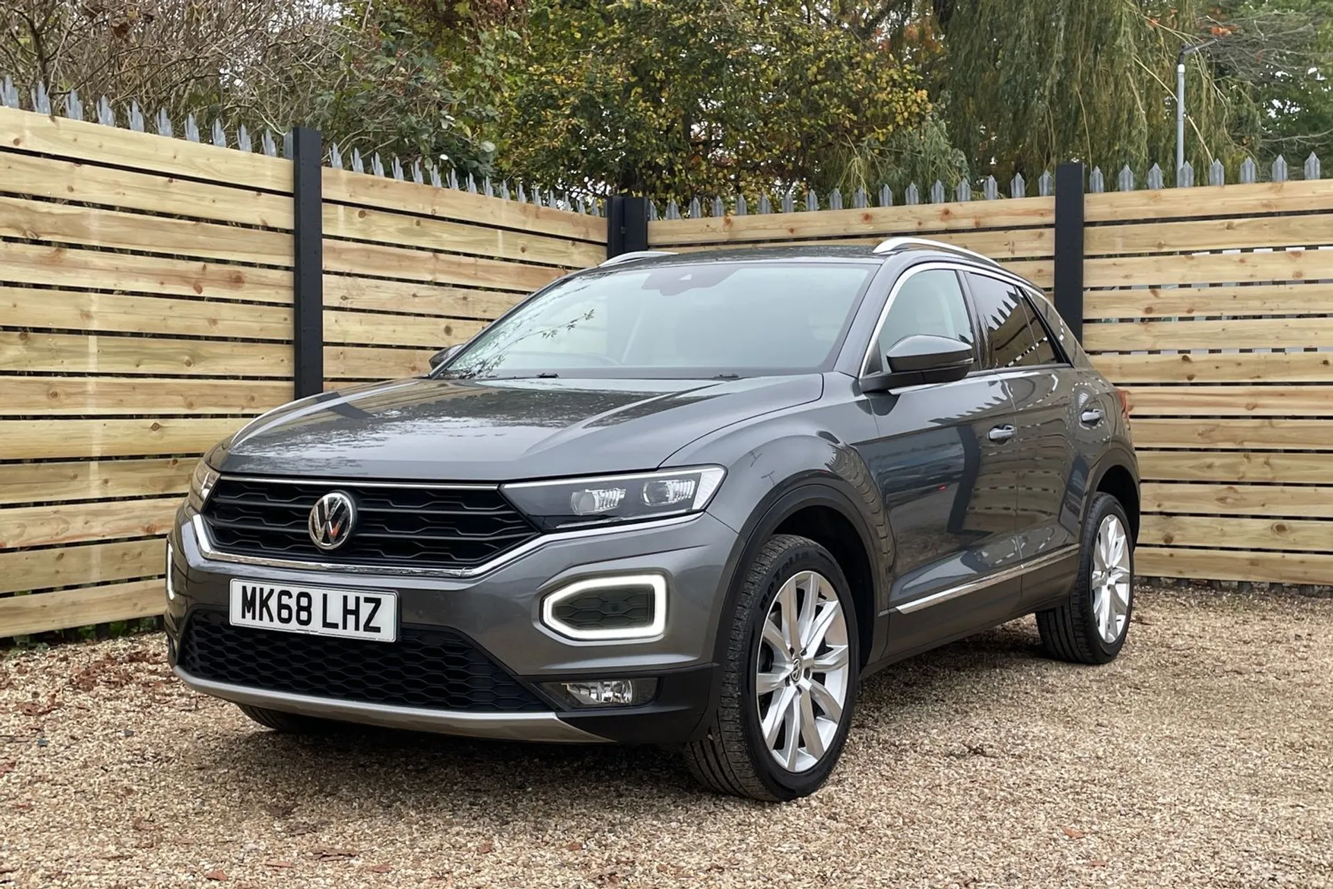 VOLKSWAGEN T-ROC thumbnail image number 10