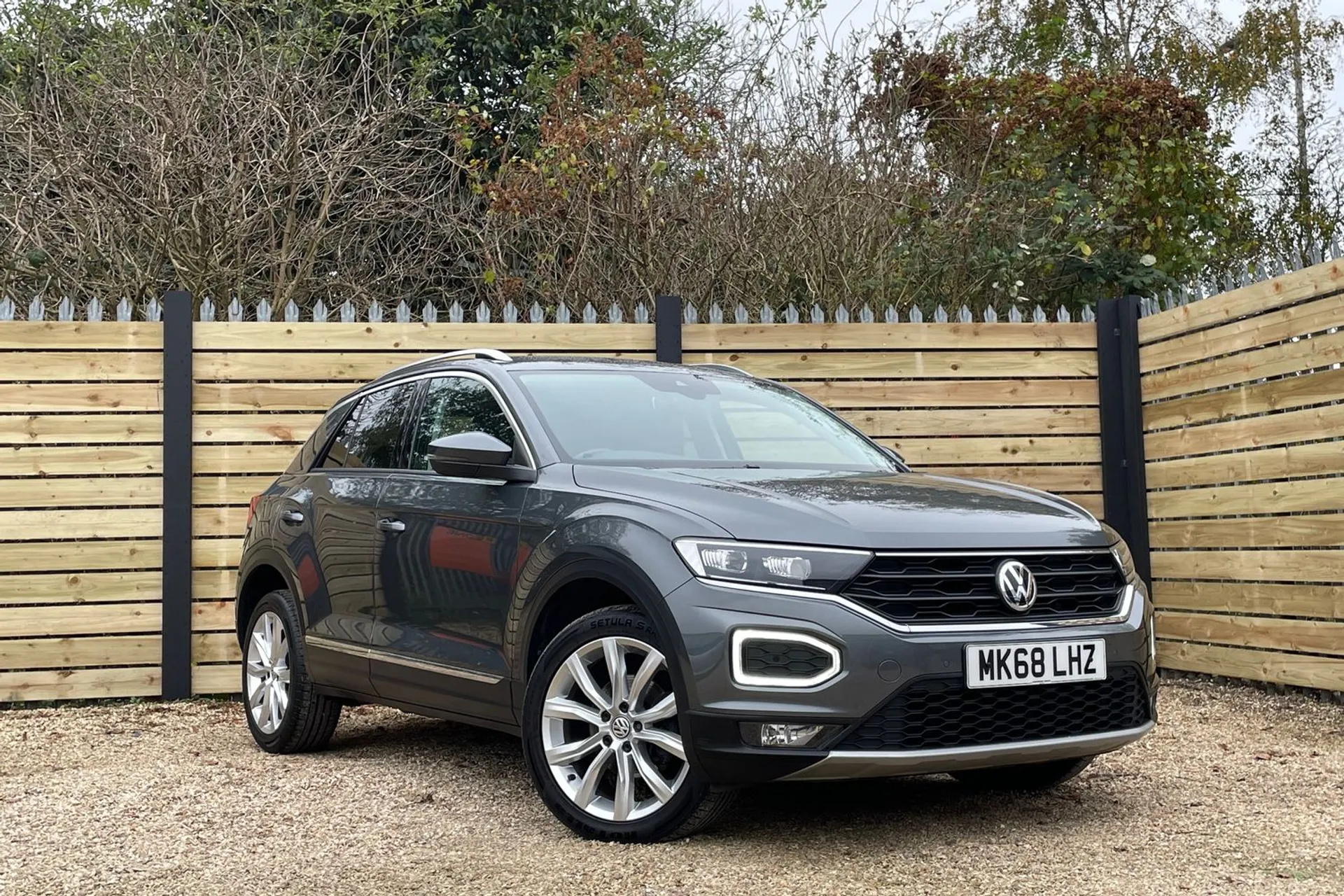 VOLKSWAGEN T-ROC focused image