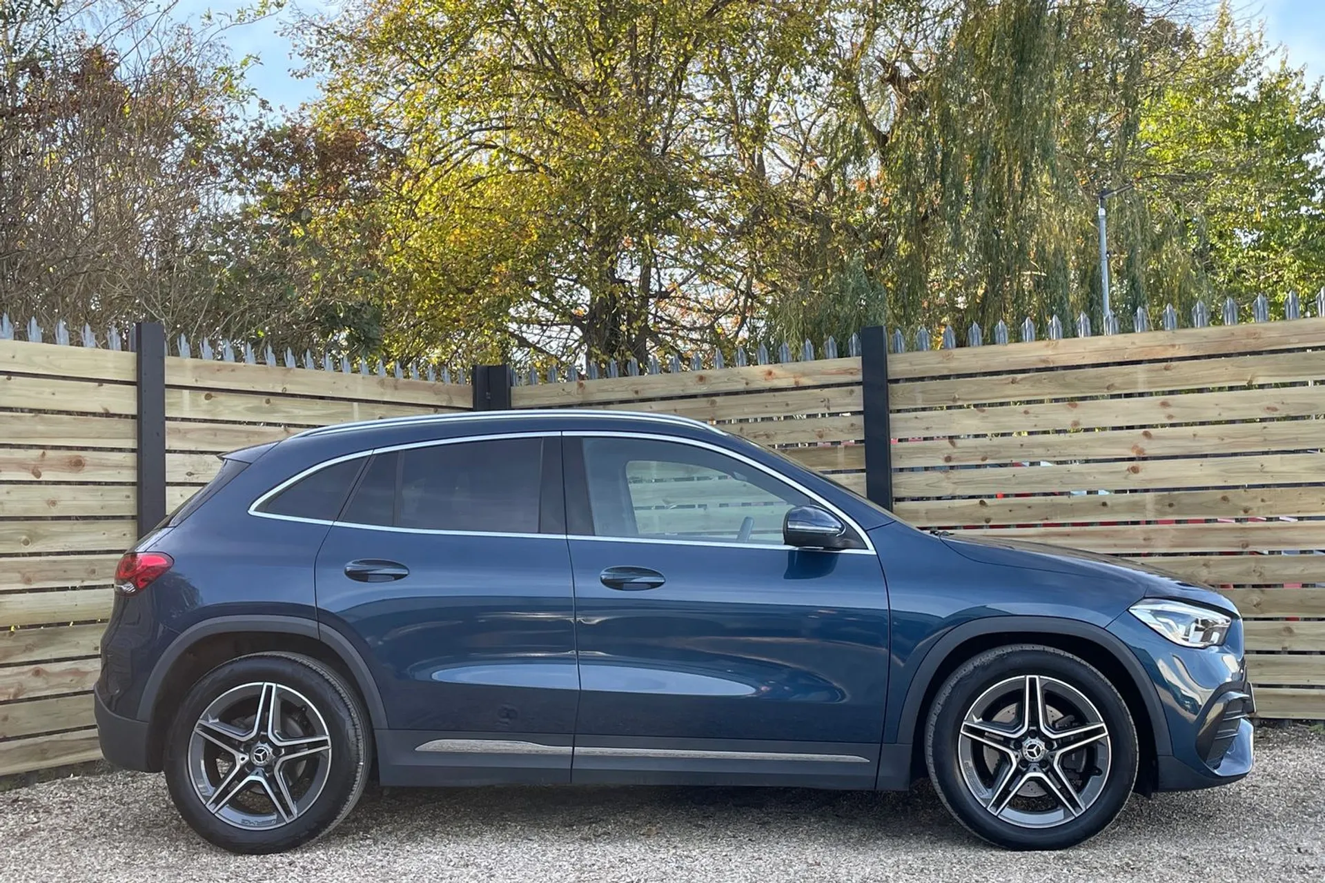 MERCEDES-BENZ GLA thumbnail image number 2