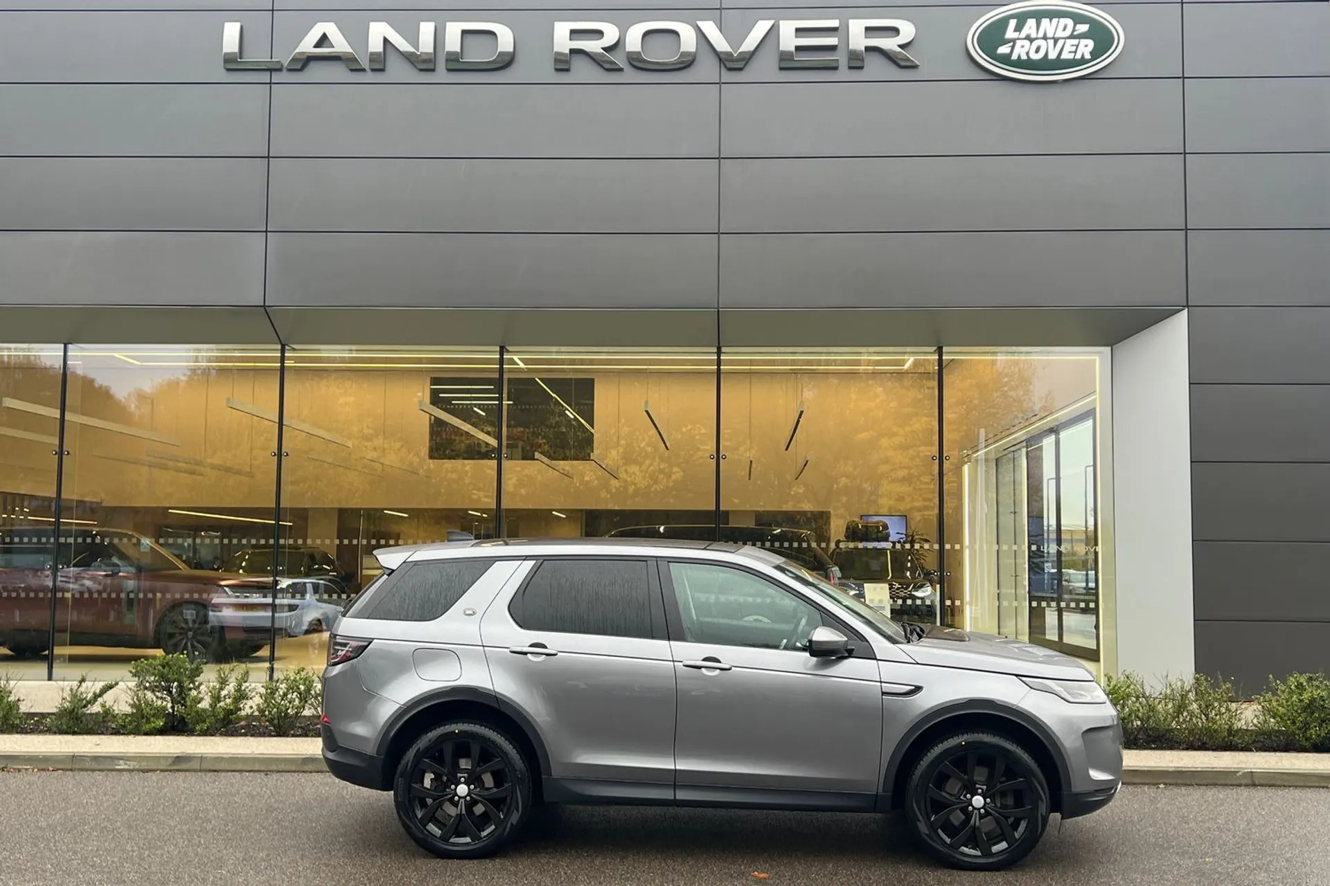 LAND ROVER DISCOVERY SPORT thumbnail image number 2