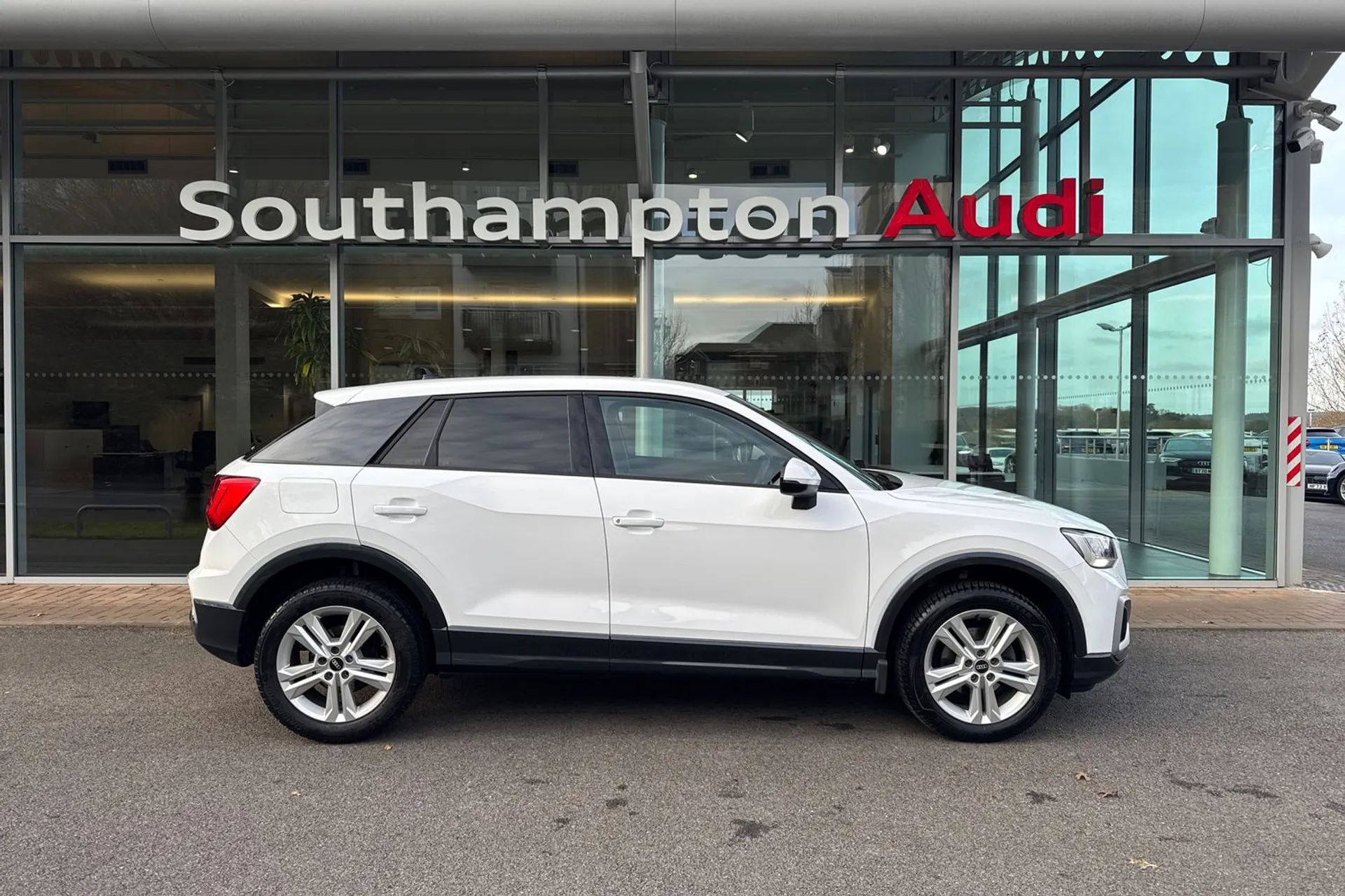 Audi Q2 thumbnail image number 2