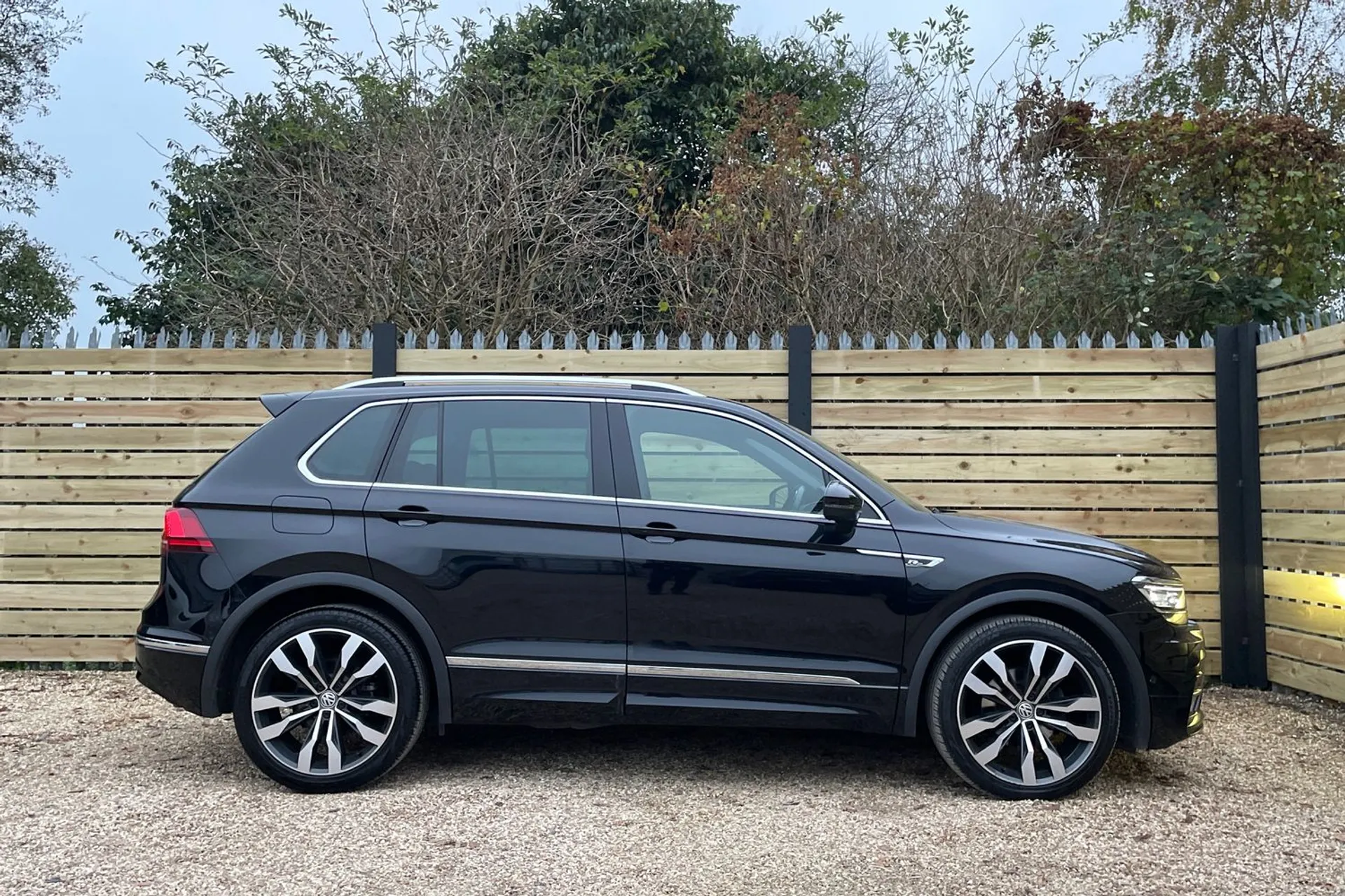 VOLKSWAGEN TIGUAN thumbnail image number 2