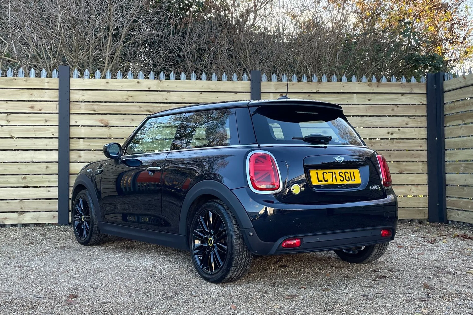 MINI HATCHBACK thumbnail image number 9