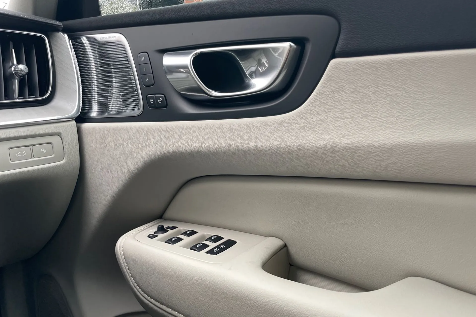 Volvo XC60 thumbnail image number 46