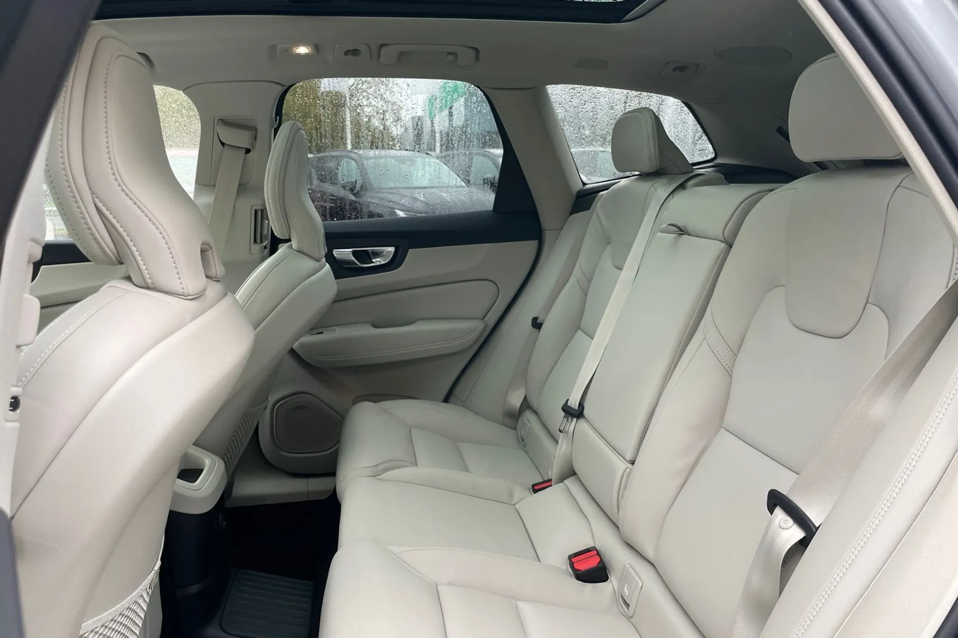 Volvo XC60 thumbnail image number 32