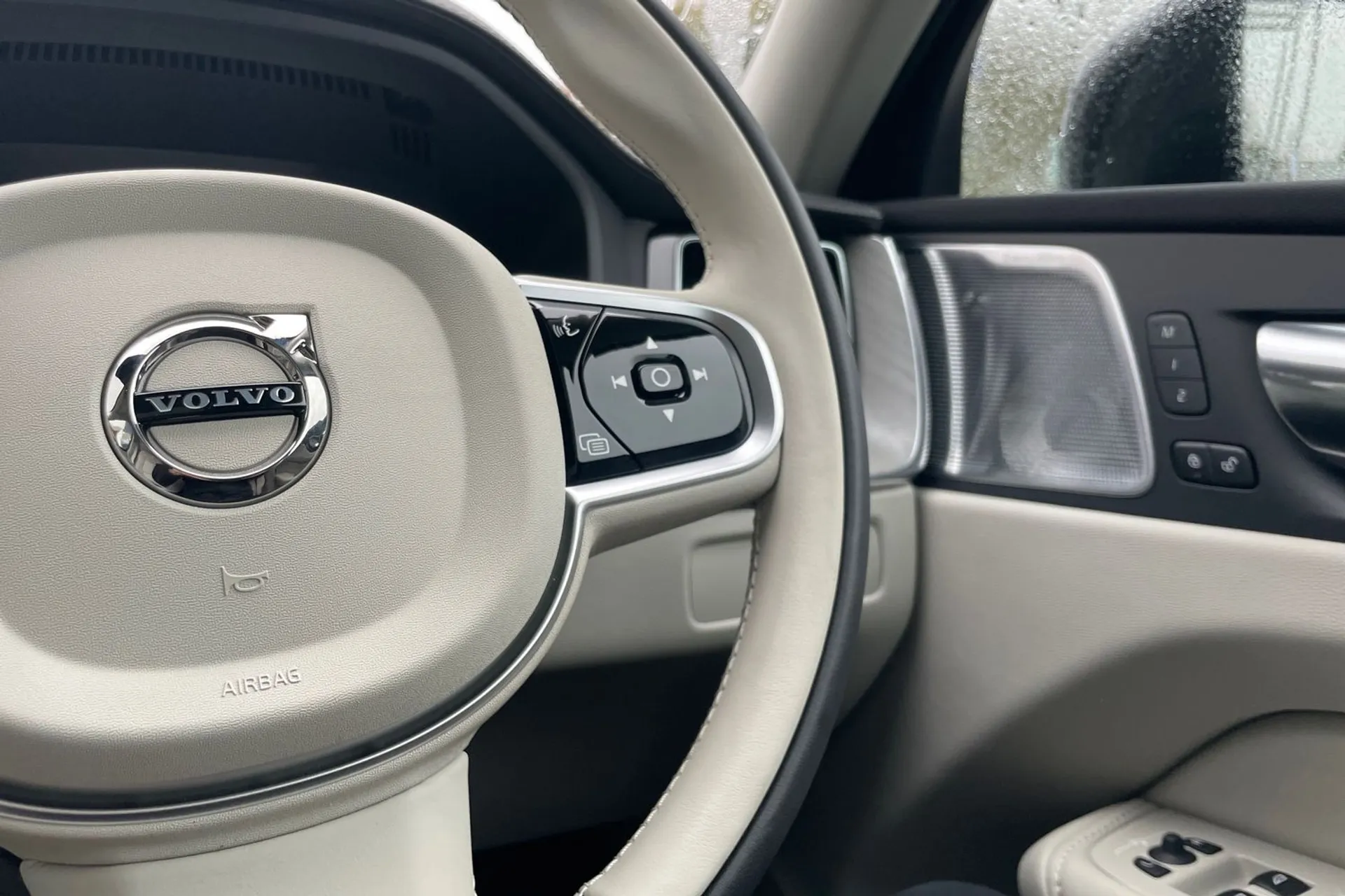 Volvo XC60 thumbnail image number 40