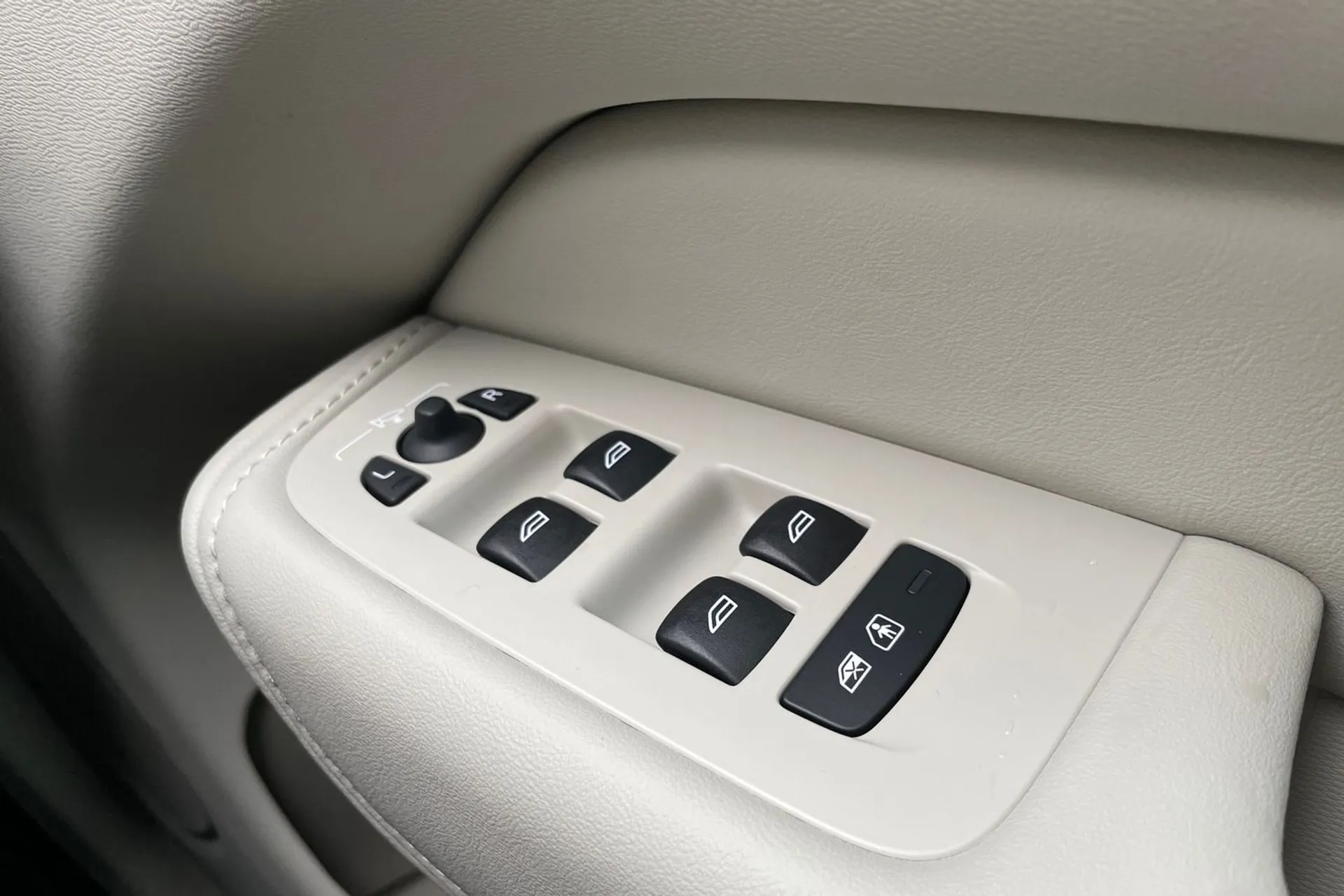 Volvo XC60 thumbnail image number 47