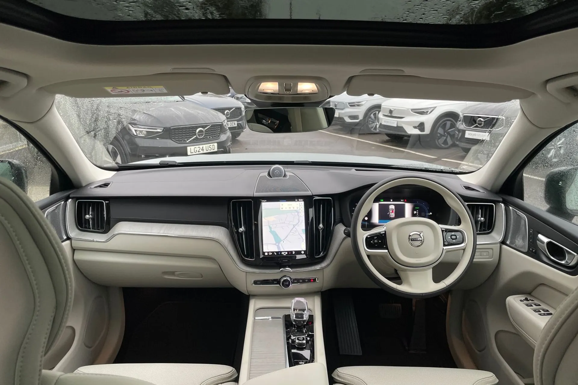 Volvo XC60 thumbnail image number 3