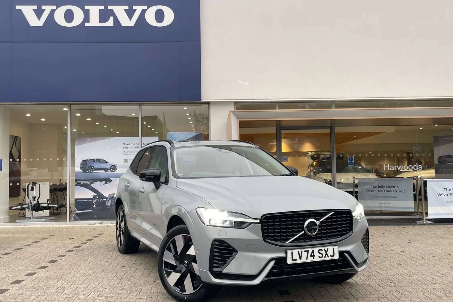 Volvo XC60 focused image