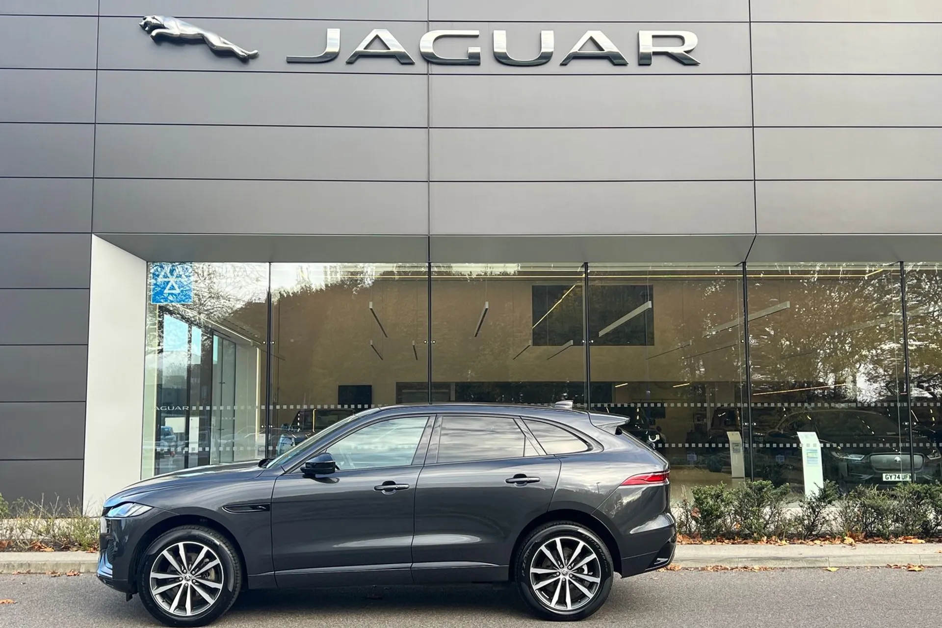 Jaguar F-PACE thumbnail image number 8