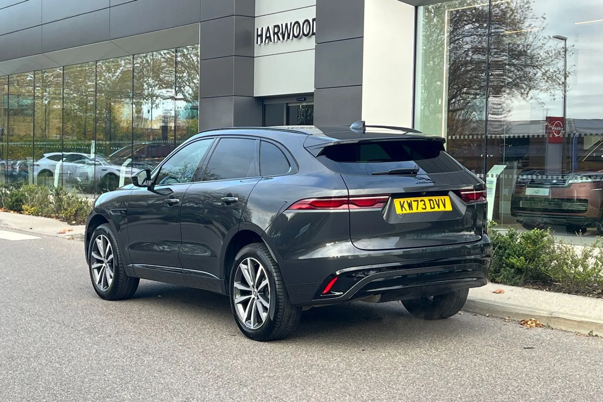 Jaguar F-PACE thumbnail image number 12