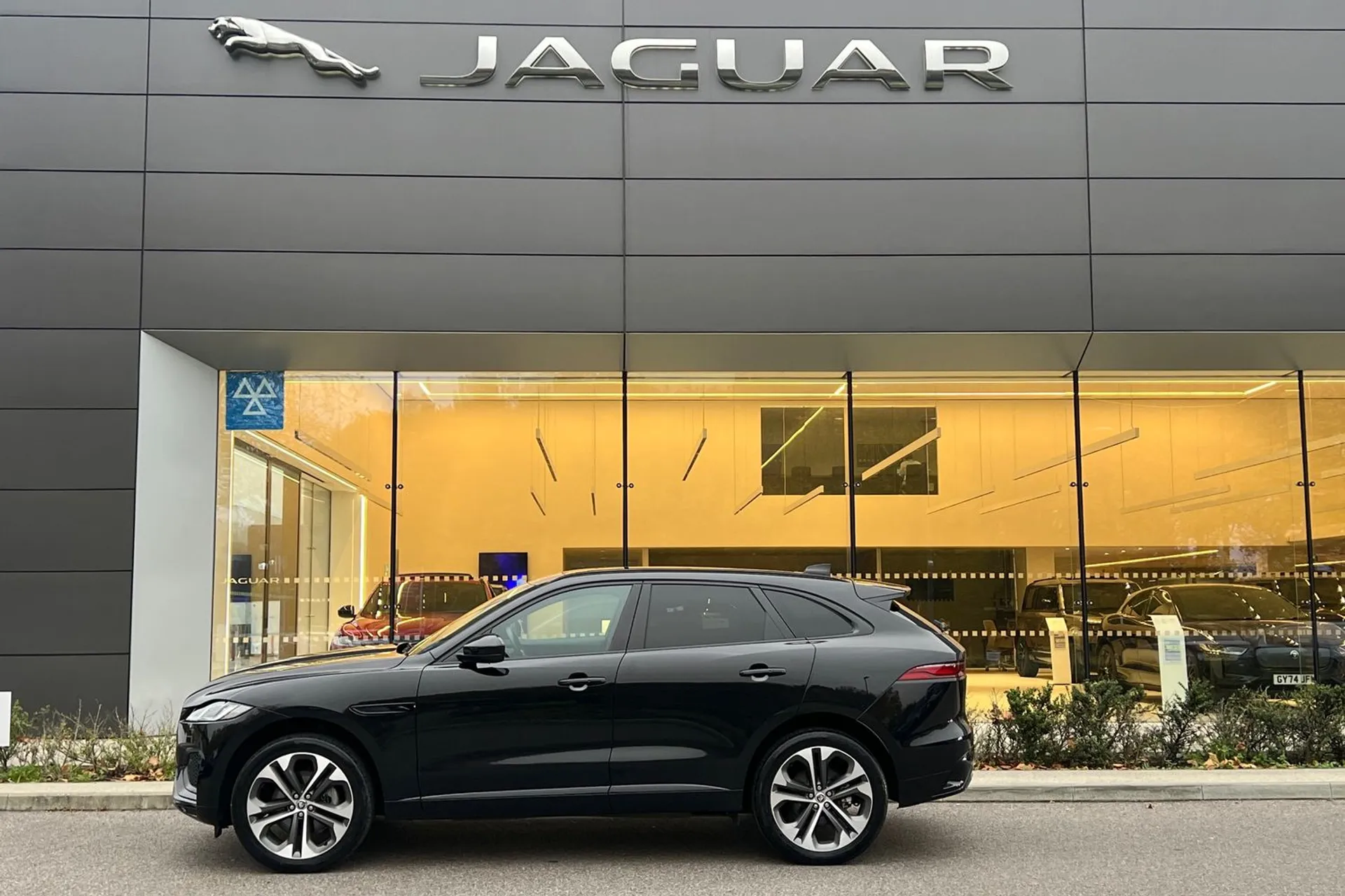 Jaguar F-PACE thumbnail image number 13