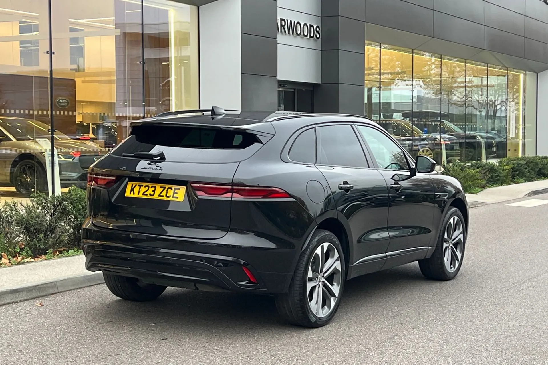 Jaguar F-PACE thumbnail image number 10