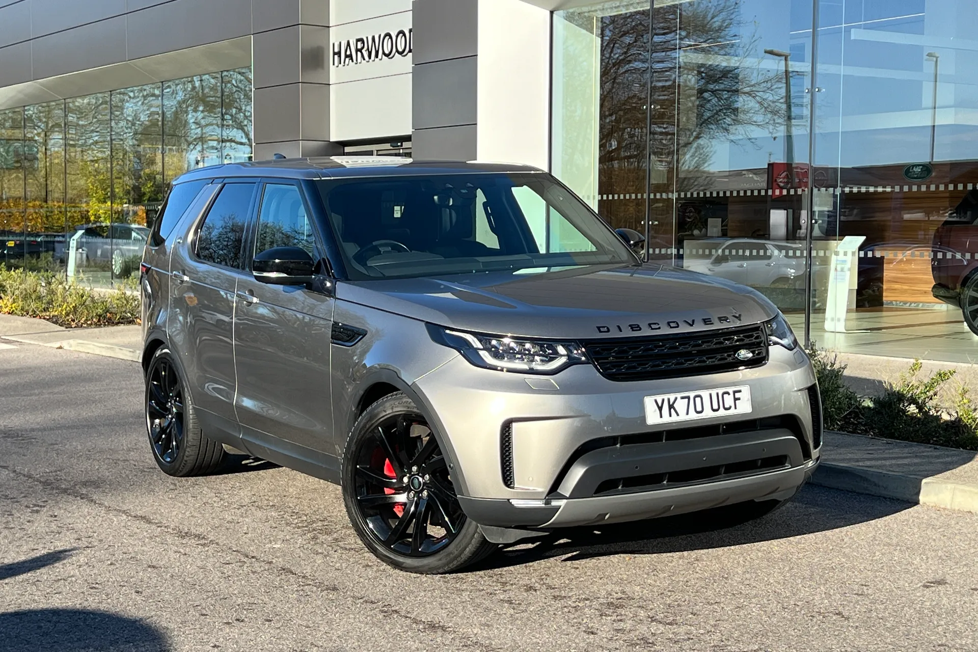 LAND ROVER DISCOVERY focused image