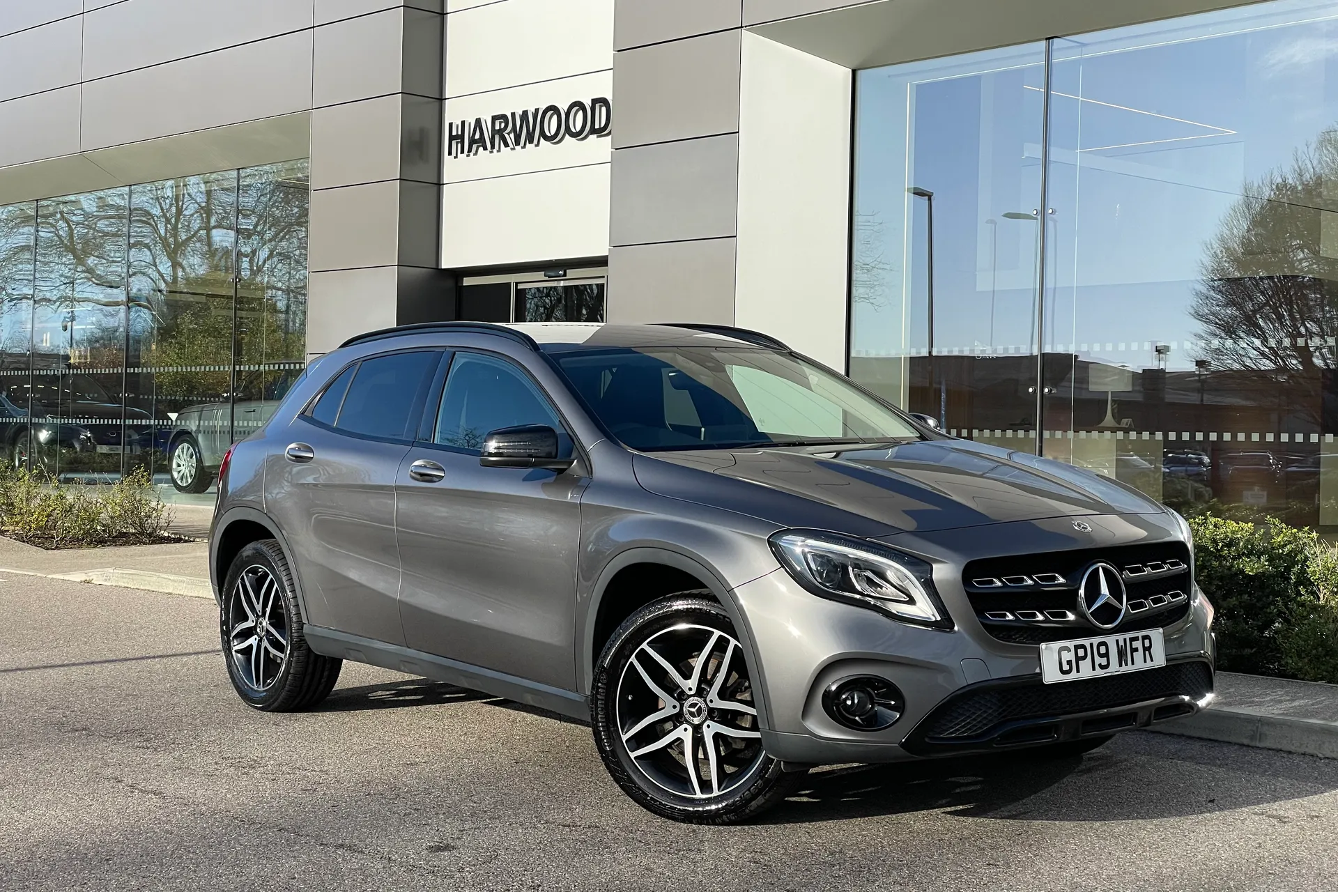 MERCEDES-BENZ GLA focused image