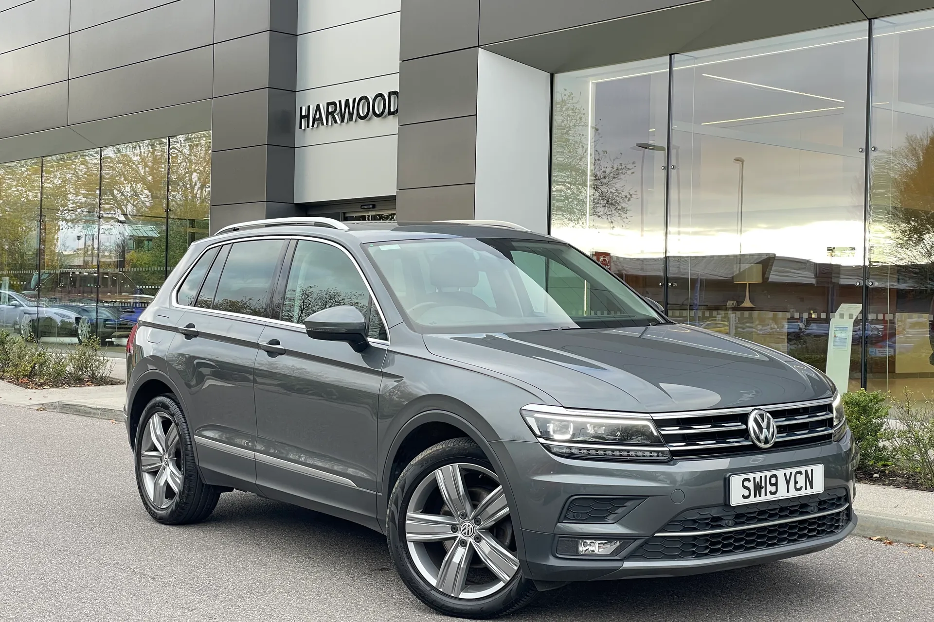 VOLKSWAGEN TIGUAN focused image