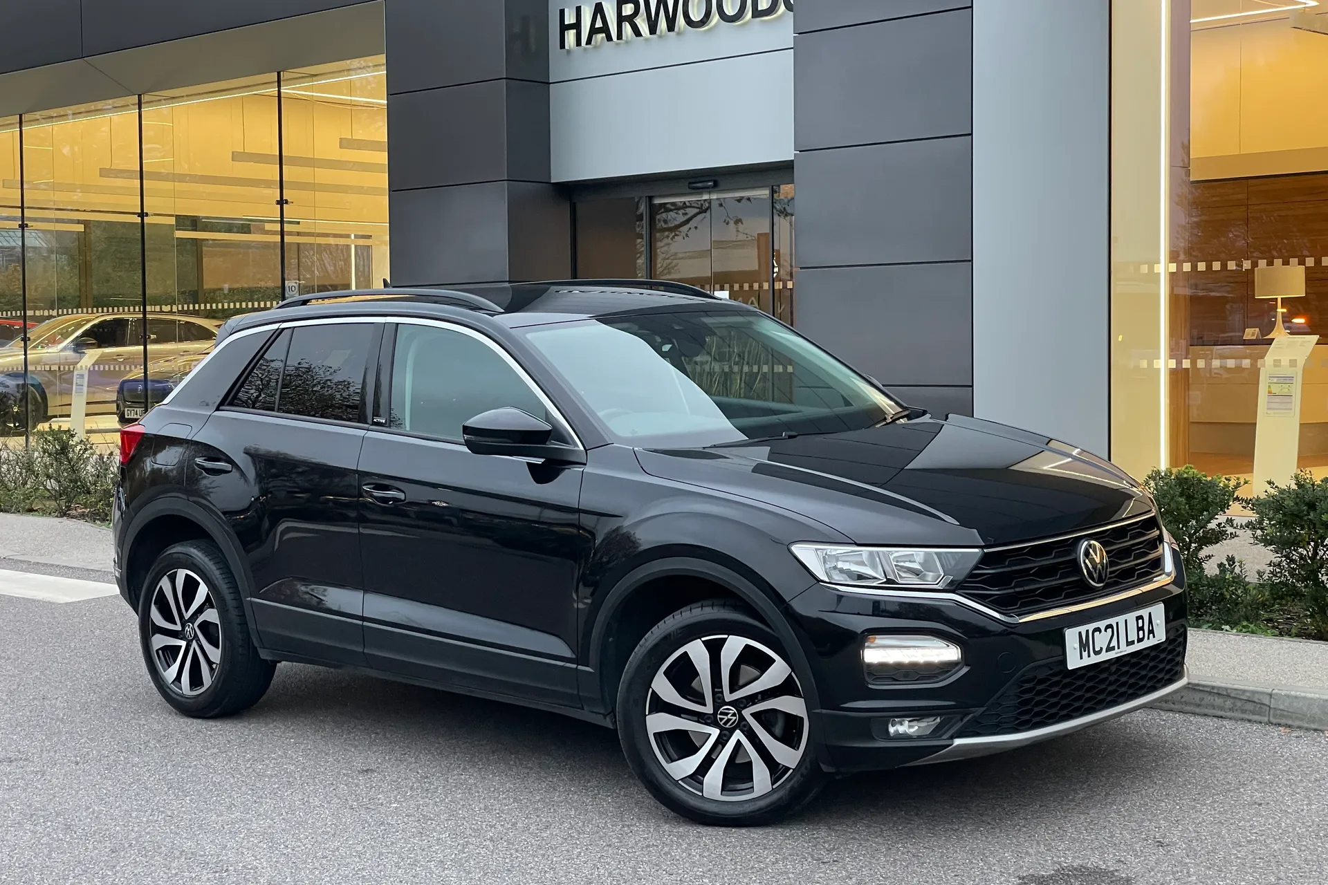 VOLKSWAGEN T-ROC focused image