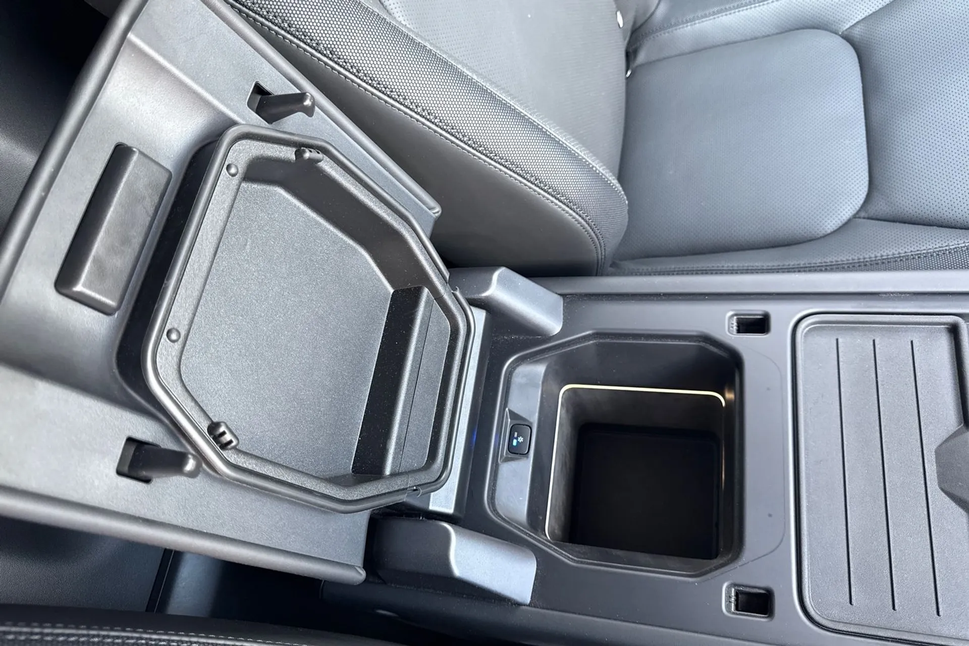 LAND ROVER DEFENDER thumbnail image number 54