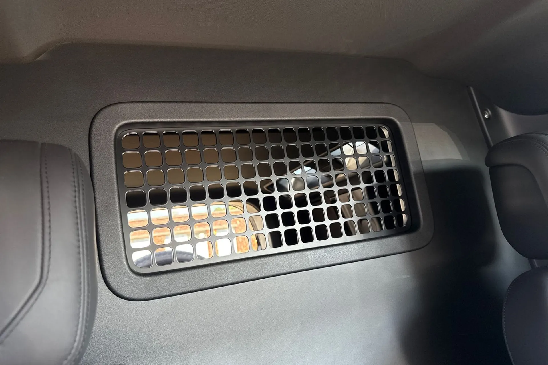 LAND ROVER DEFENDER thumbnail image number 56