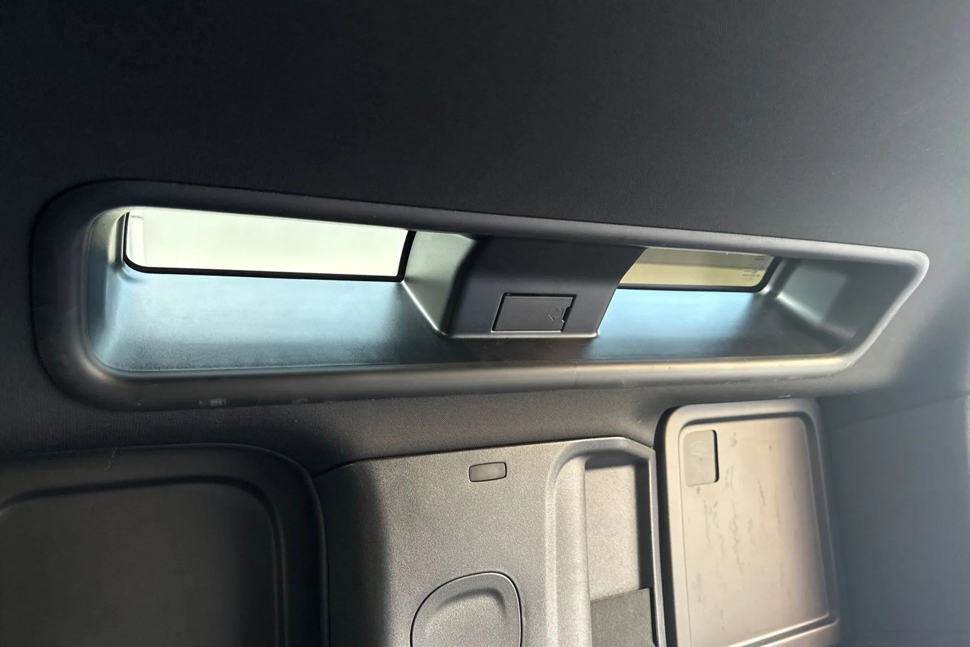 LAND ROVER DEFENDER thumbnail image number 57