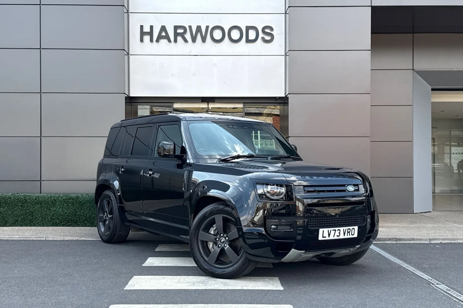 LAND ROVER DEFENDER focused image