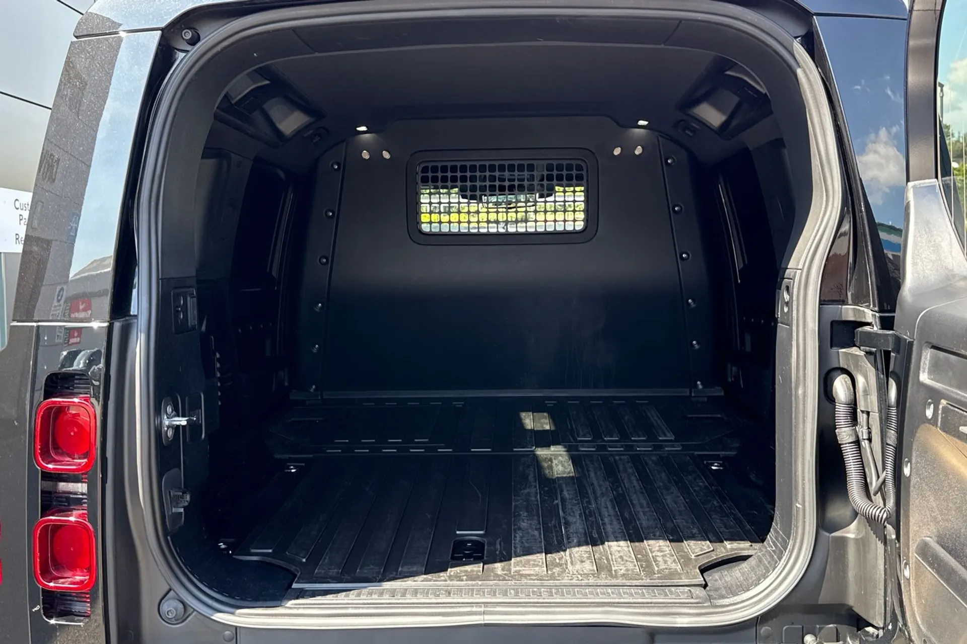 LAND ROVER DEFENDER thumbnail image number 44