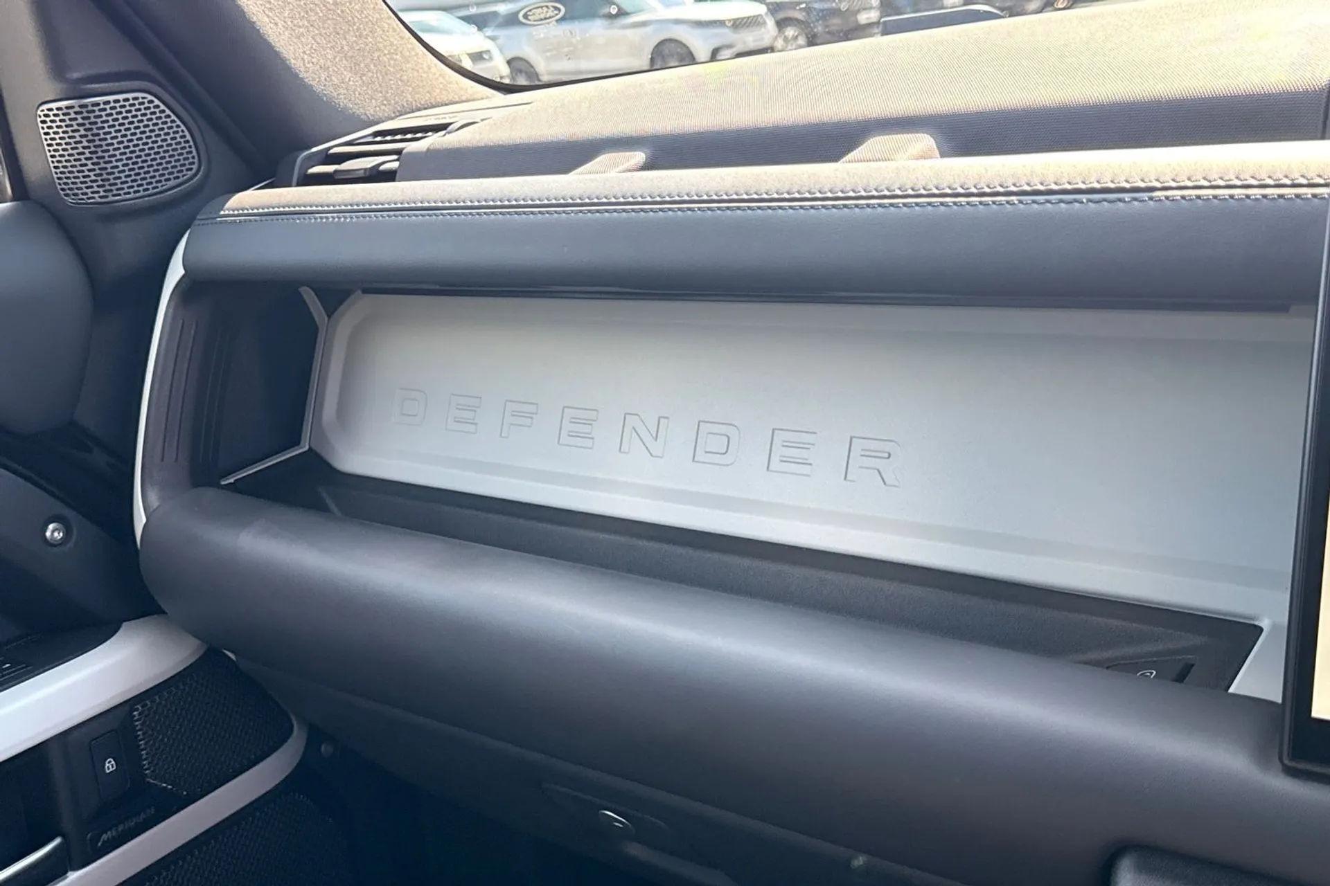 LAND ROVER DEFENDER thumbnail image number 55