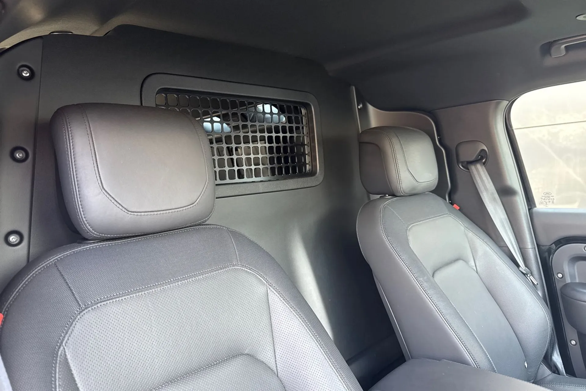 LAND ROVER DEFENDER thumbnail image number 23