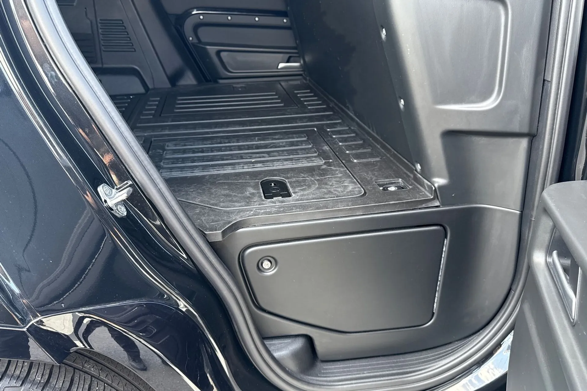 LAND ROVER DEFENDER thumbnail image number 46