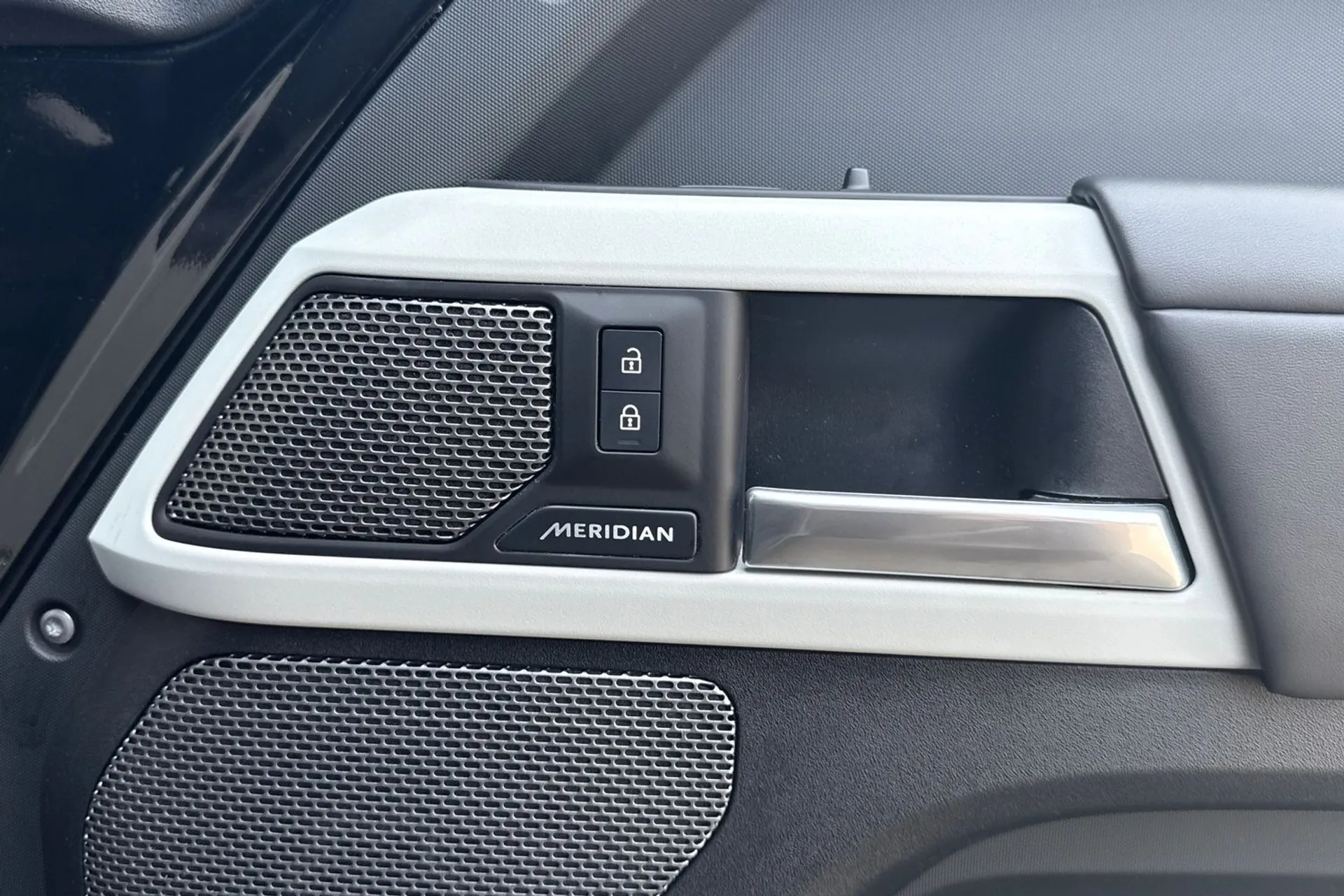 LAND ROVER DEFENDER thumbnail image number 25