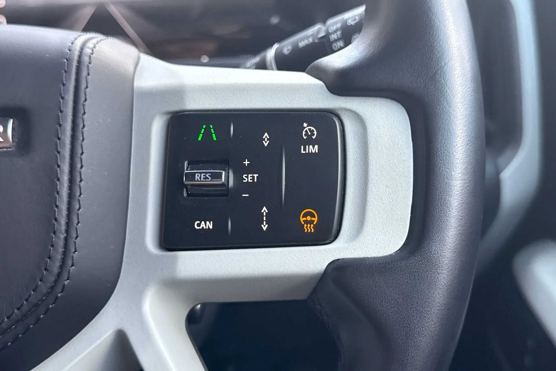 LAND ROVER DEFENDER thumbnail image number 37