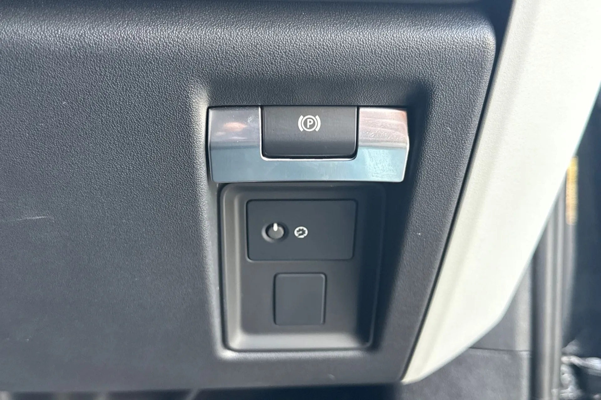 LAND ROVER DEFENDER thumbnail image number 68