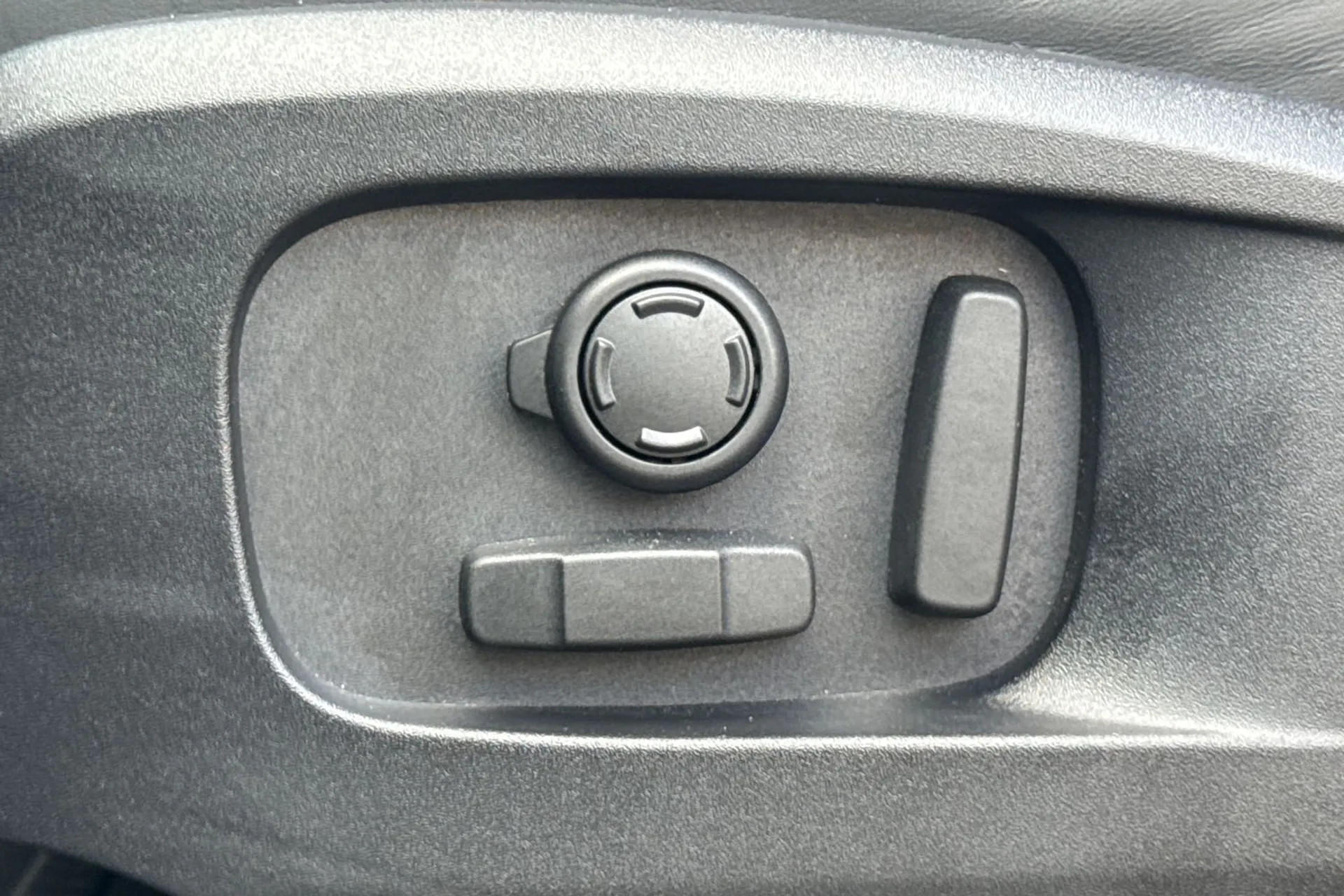 LAND ROVER DEFENDER thumbnail image number 50