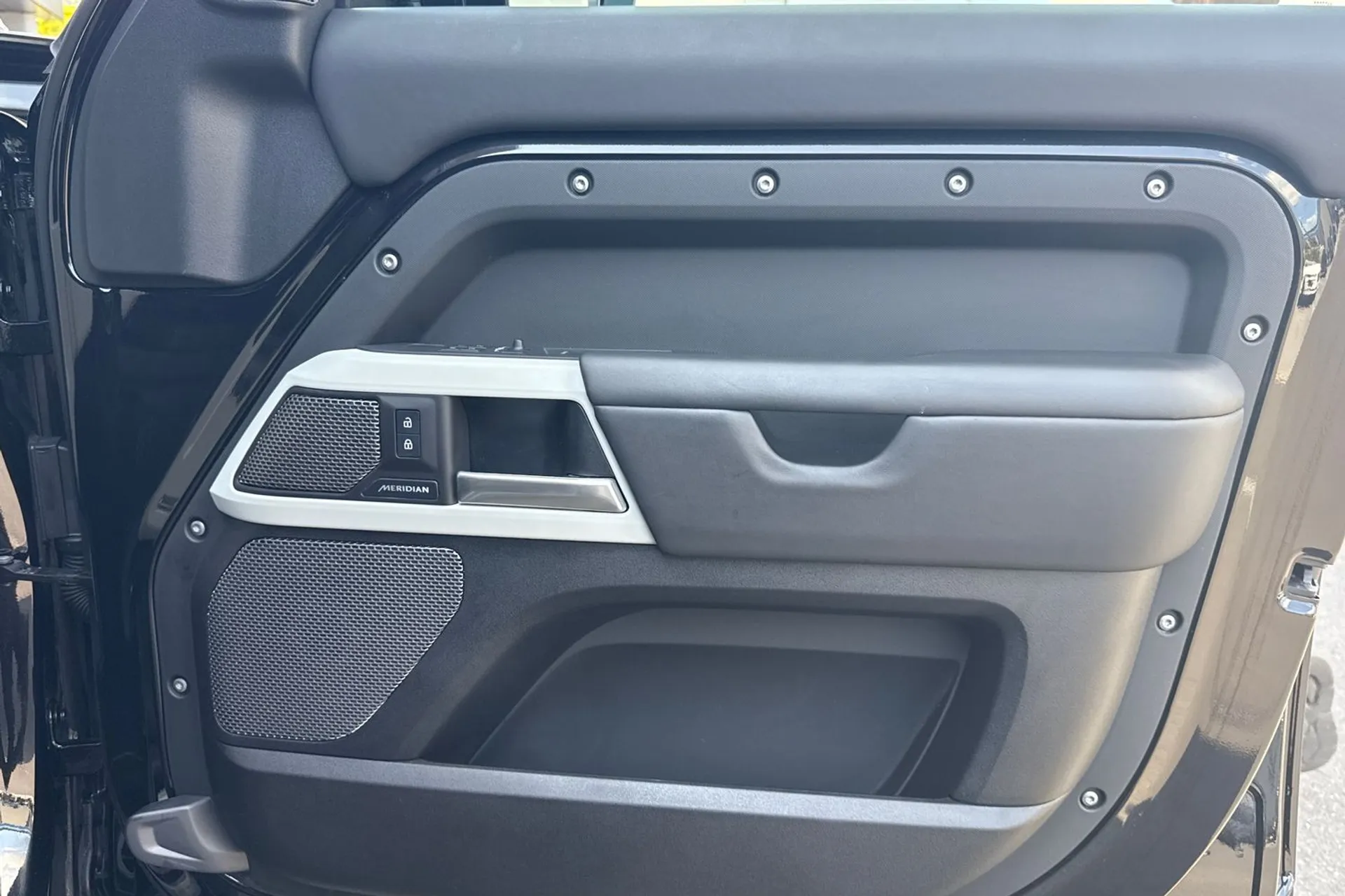 LAND ROVER DEFENDER thumbnail image number 24