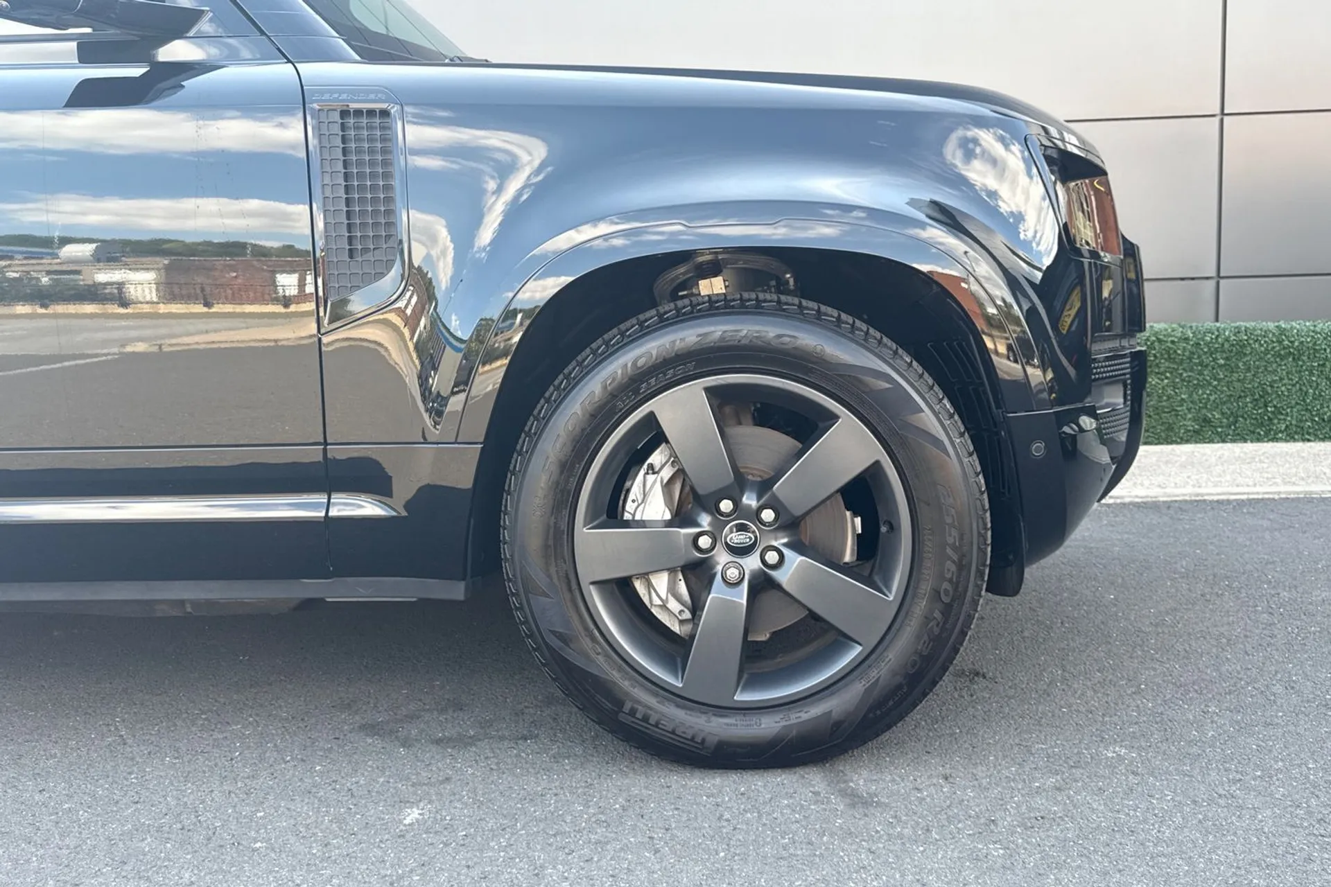 LAND ROVER DEFENDER thumbnail image number 16