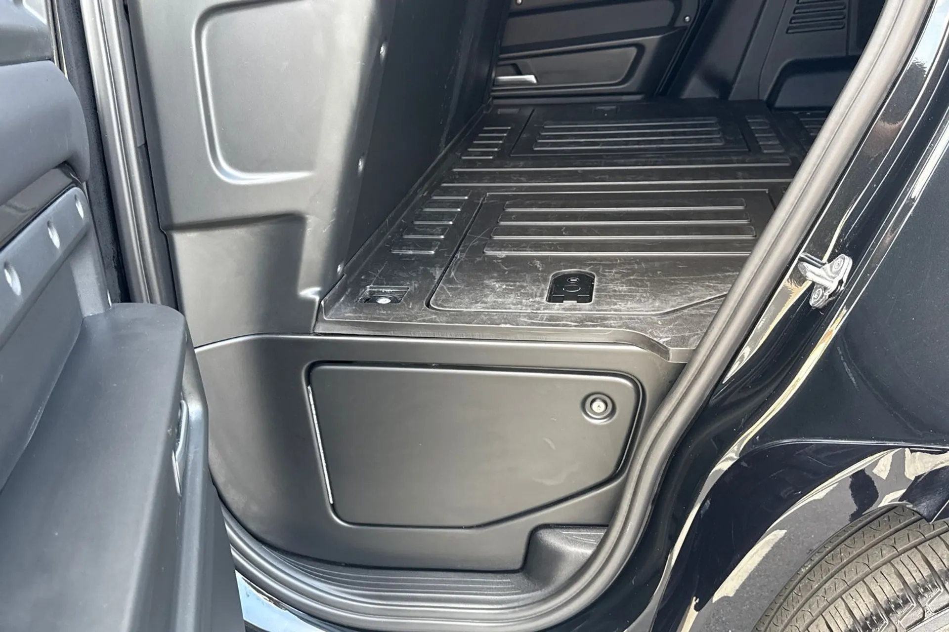 LAND ROVER DEFENDER thumbnail image number 52