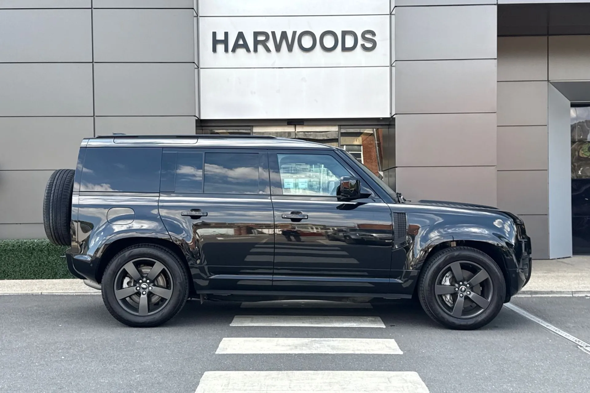 LAND ROVER DEFENDER thumbnail image number 2