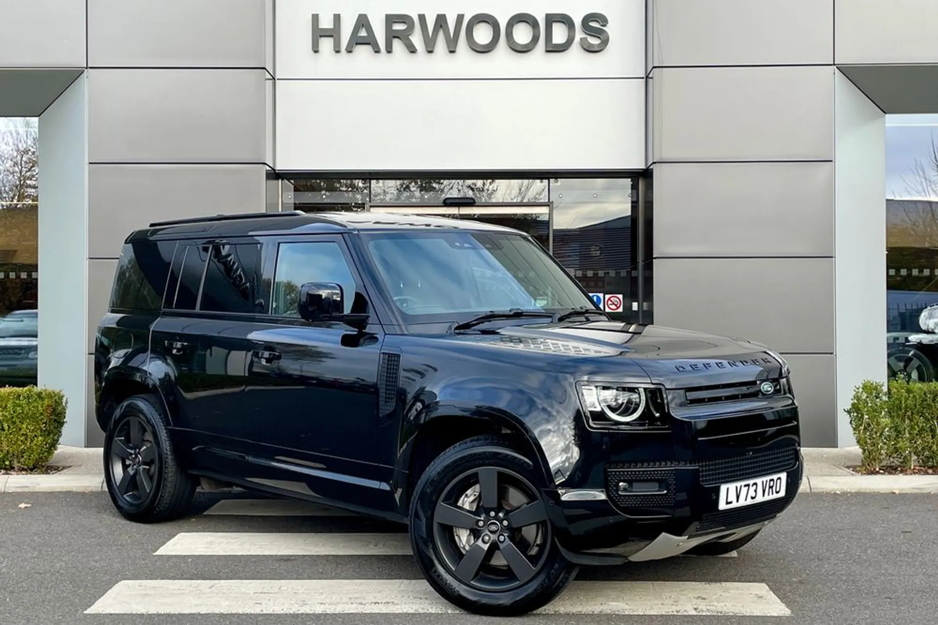 LAND ROVER DEFENDER focused image