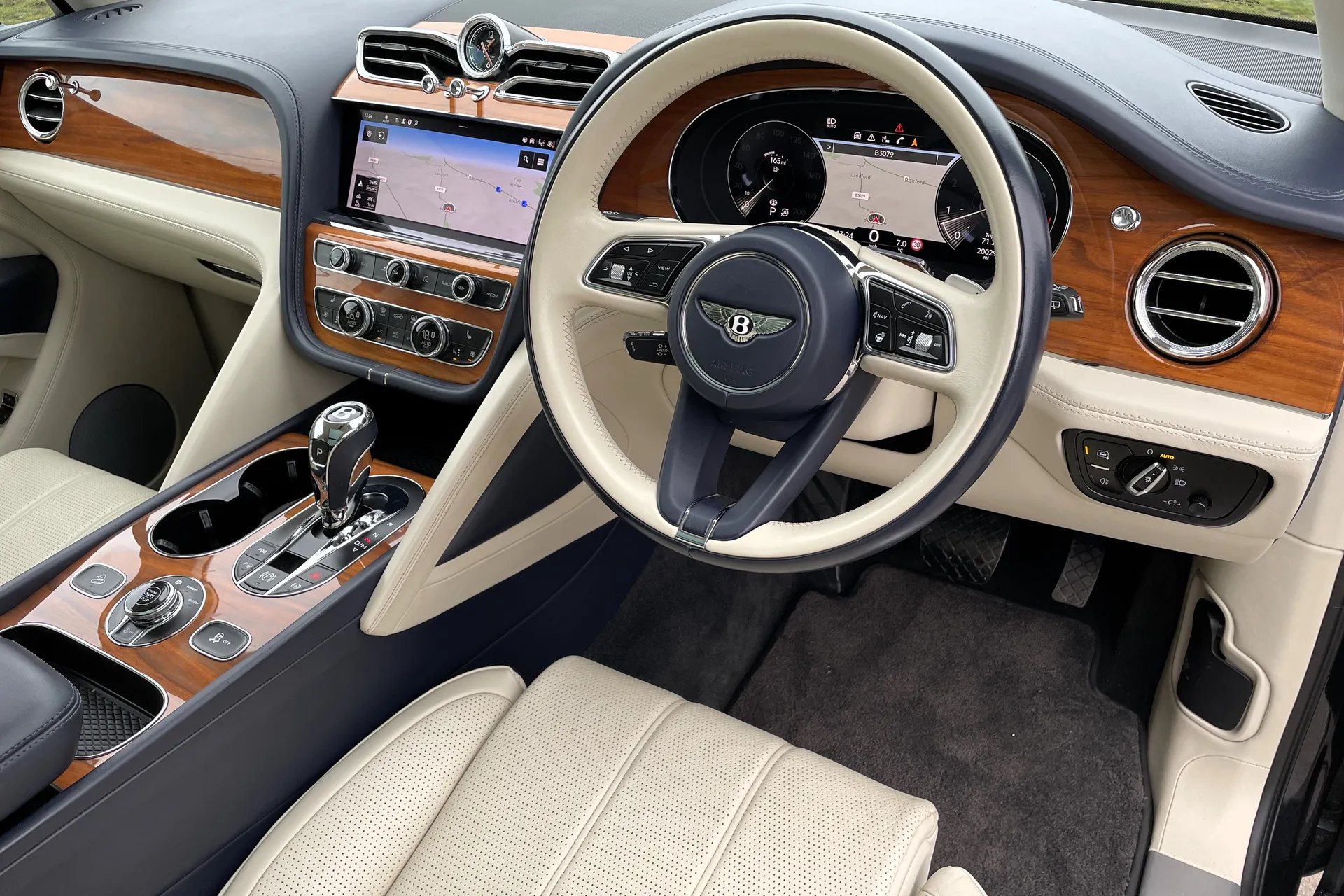 Bentley BENTAYGA thumbnail image number 22