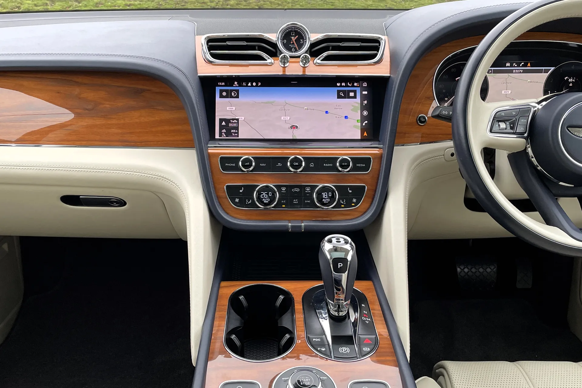 Bentley BENTAYGA thumbnail image number 27