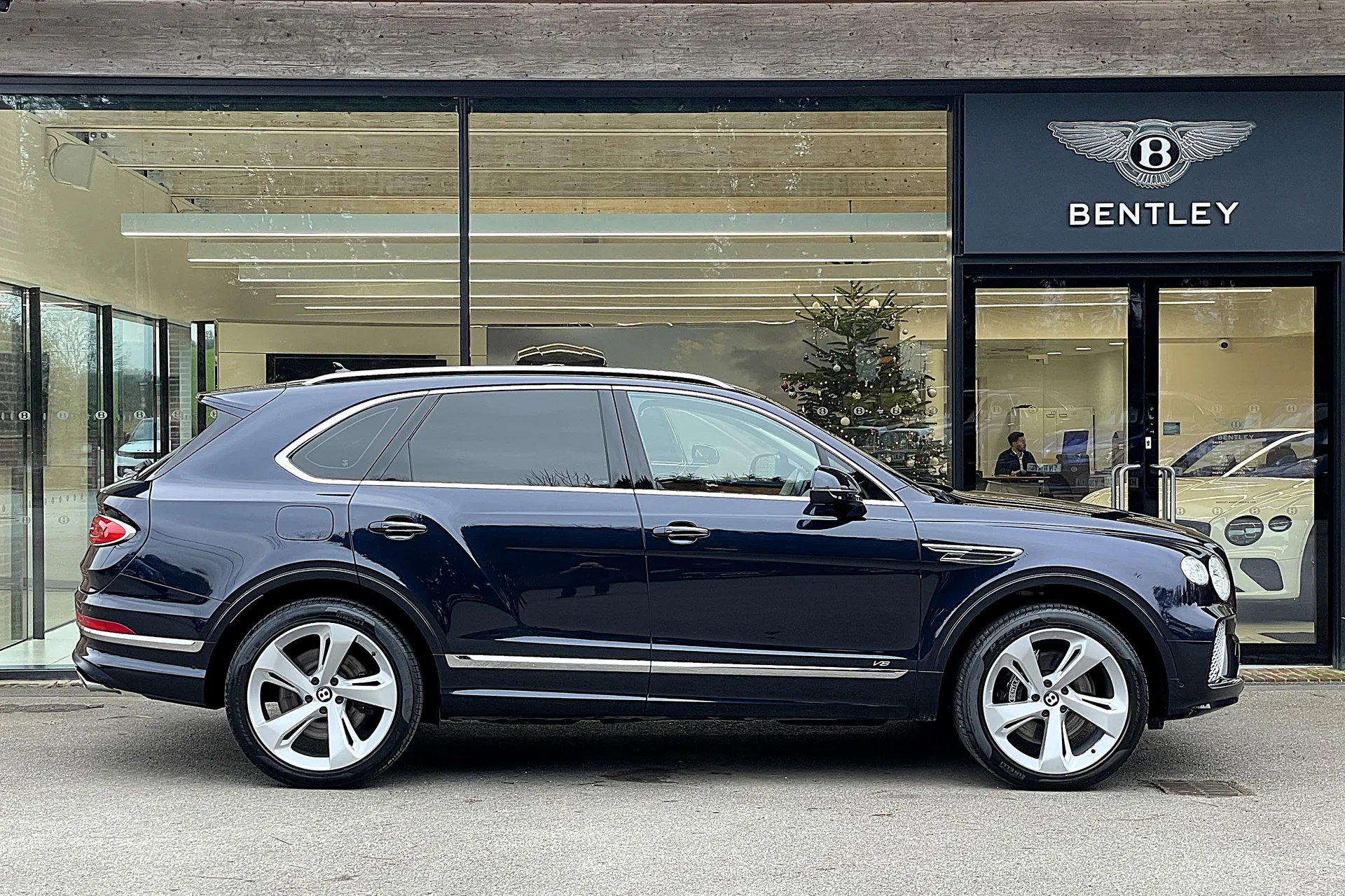 Bentley BENTAYGA thumbnail image number 2