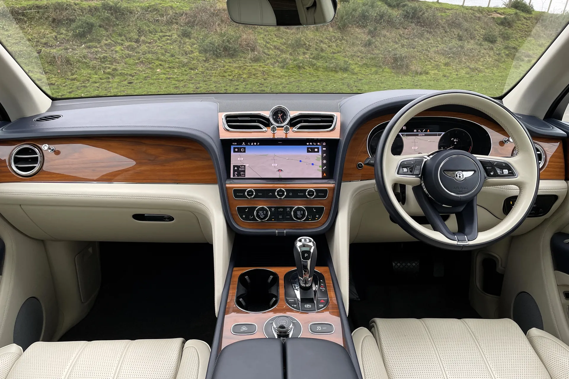 Bentley BENTAYGA thumbnail image number 29