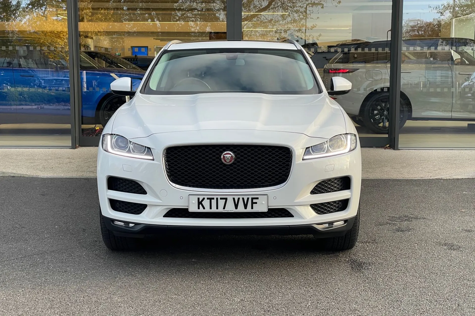 Jaguar F-PACE thumbnail image number 6