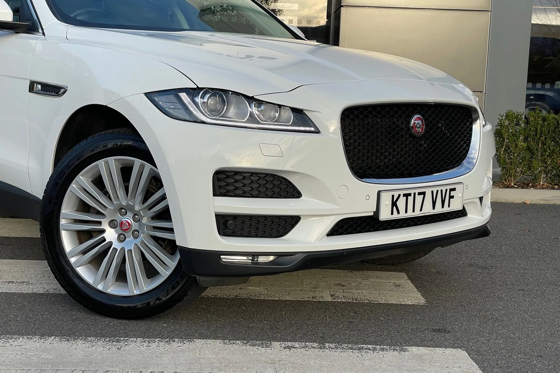 Jaguar F-PACE thumbnail image number 29