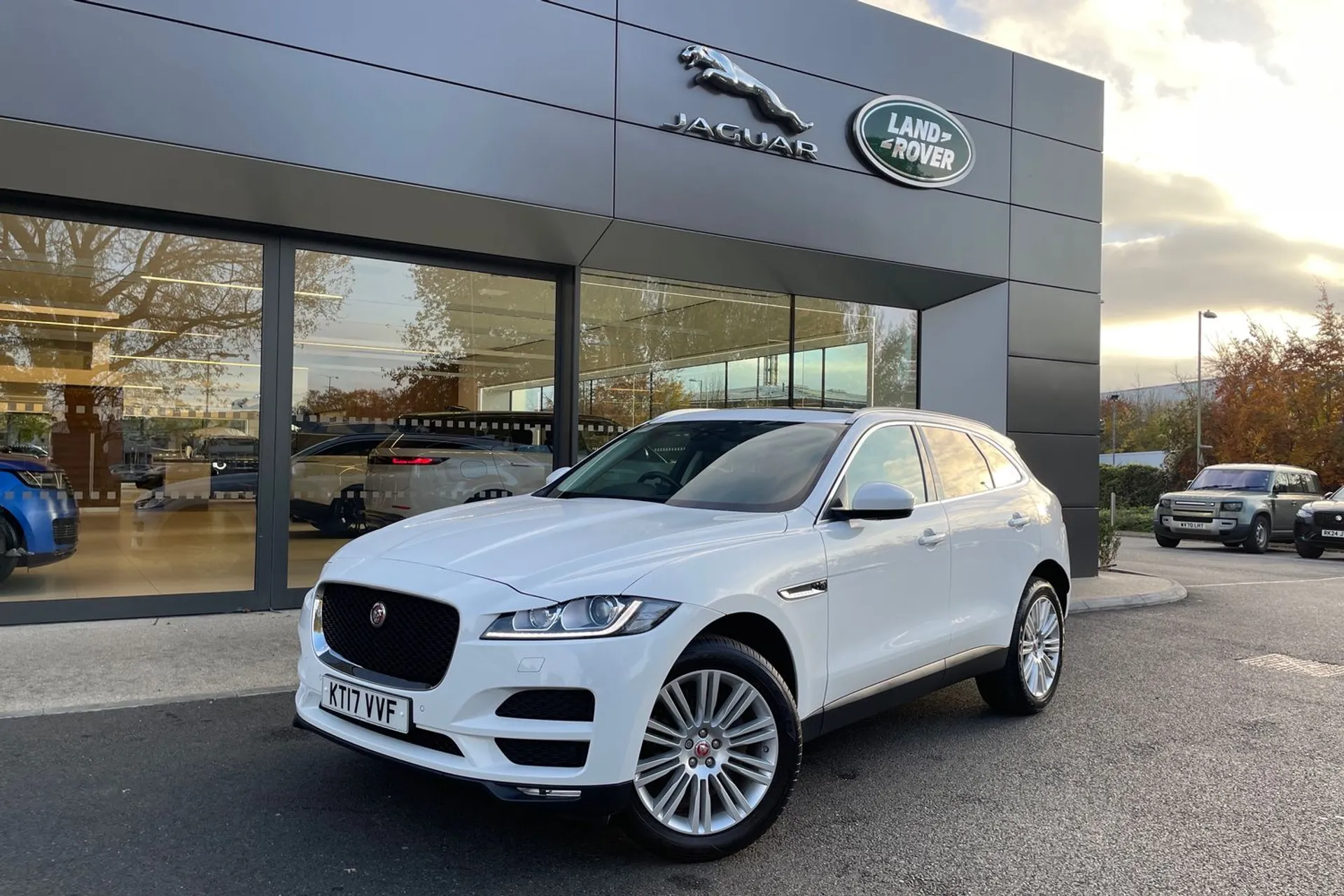 Jaguar F-PACE thumbnail image number 27